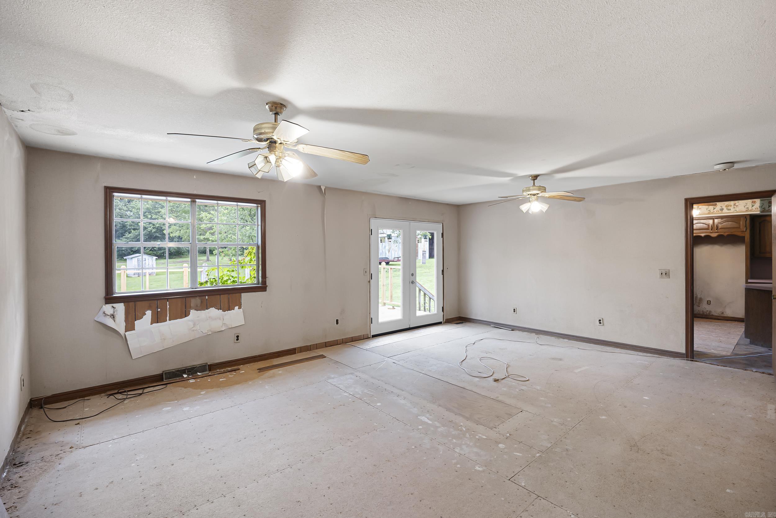 27480 W HWY 64  London, AR