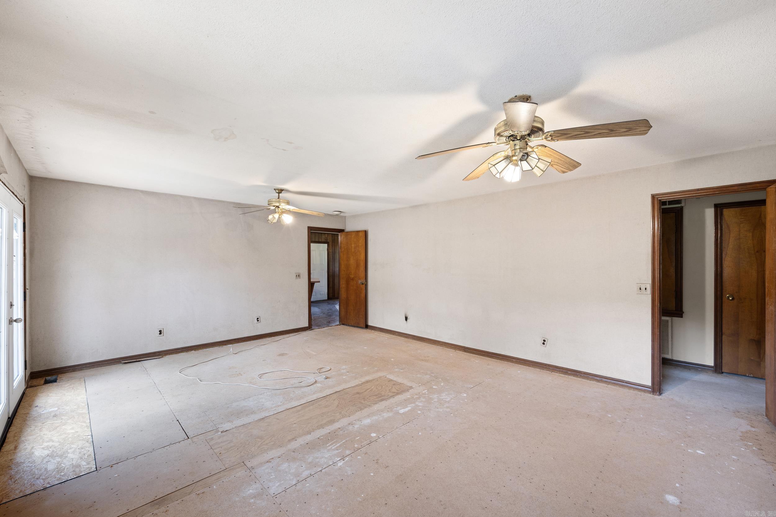 27480 W HWY 64  London, AR