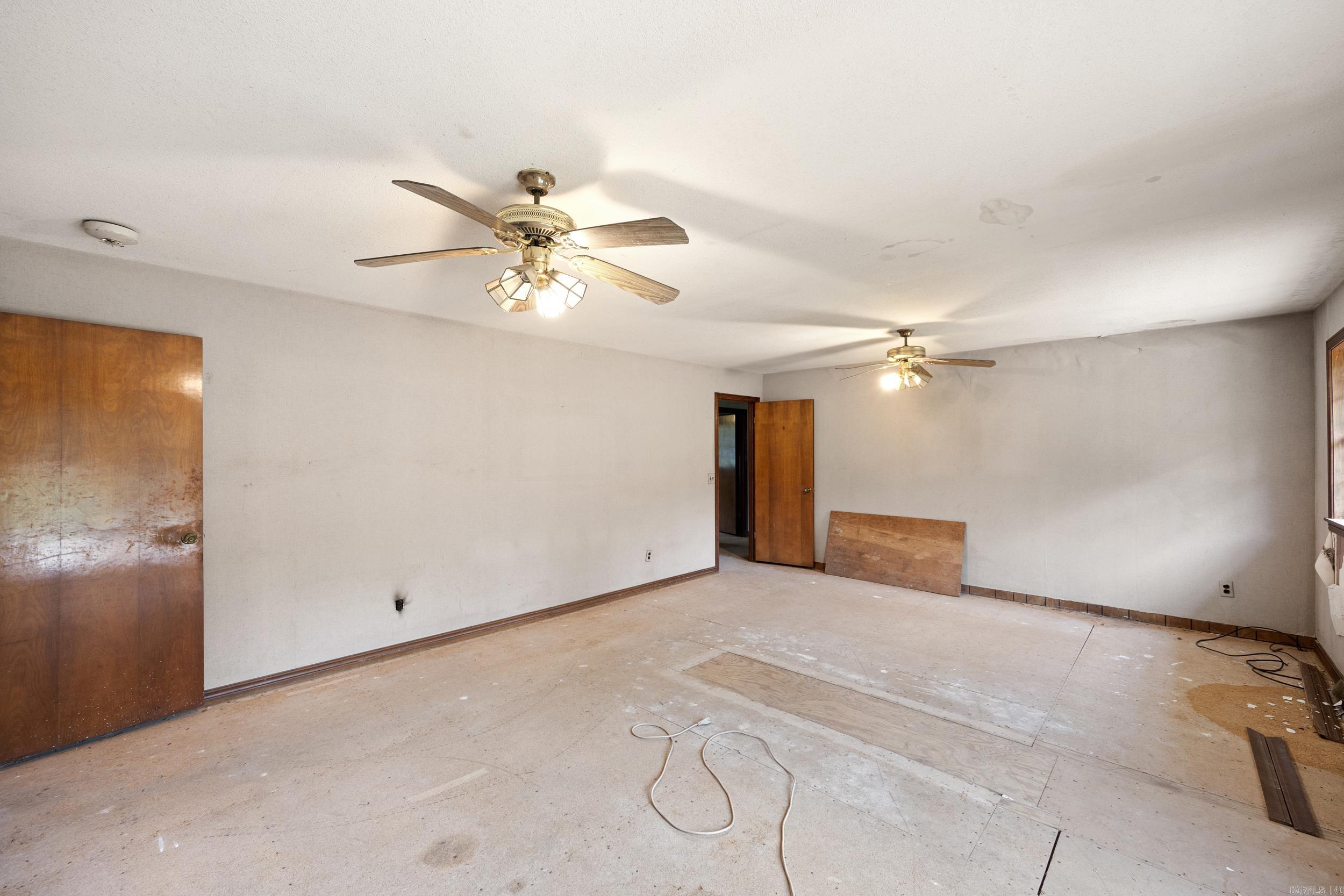 27480 W HWY 64  London, AR