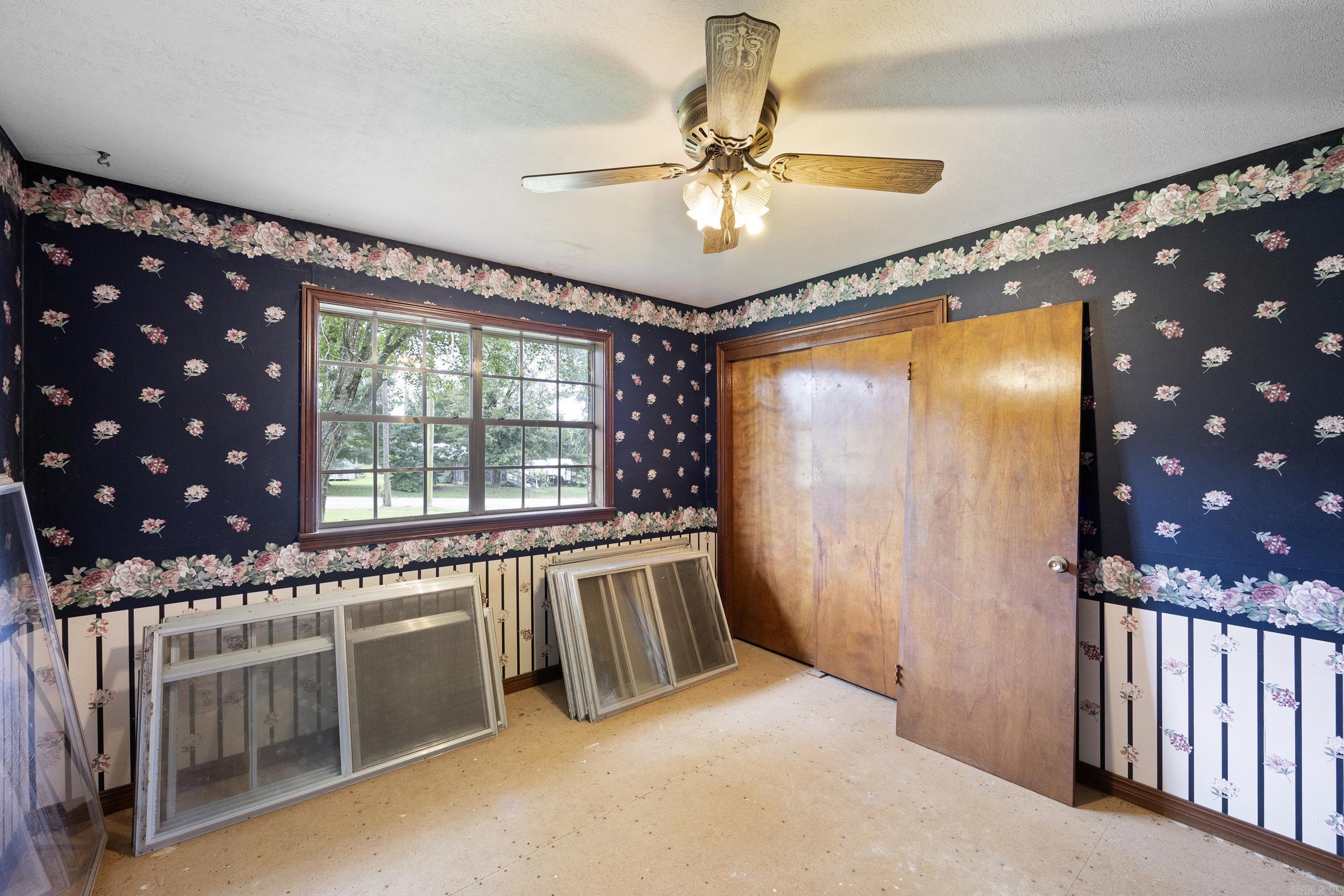 27480 W HWY 64  London, AR