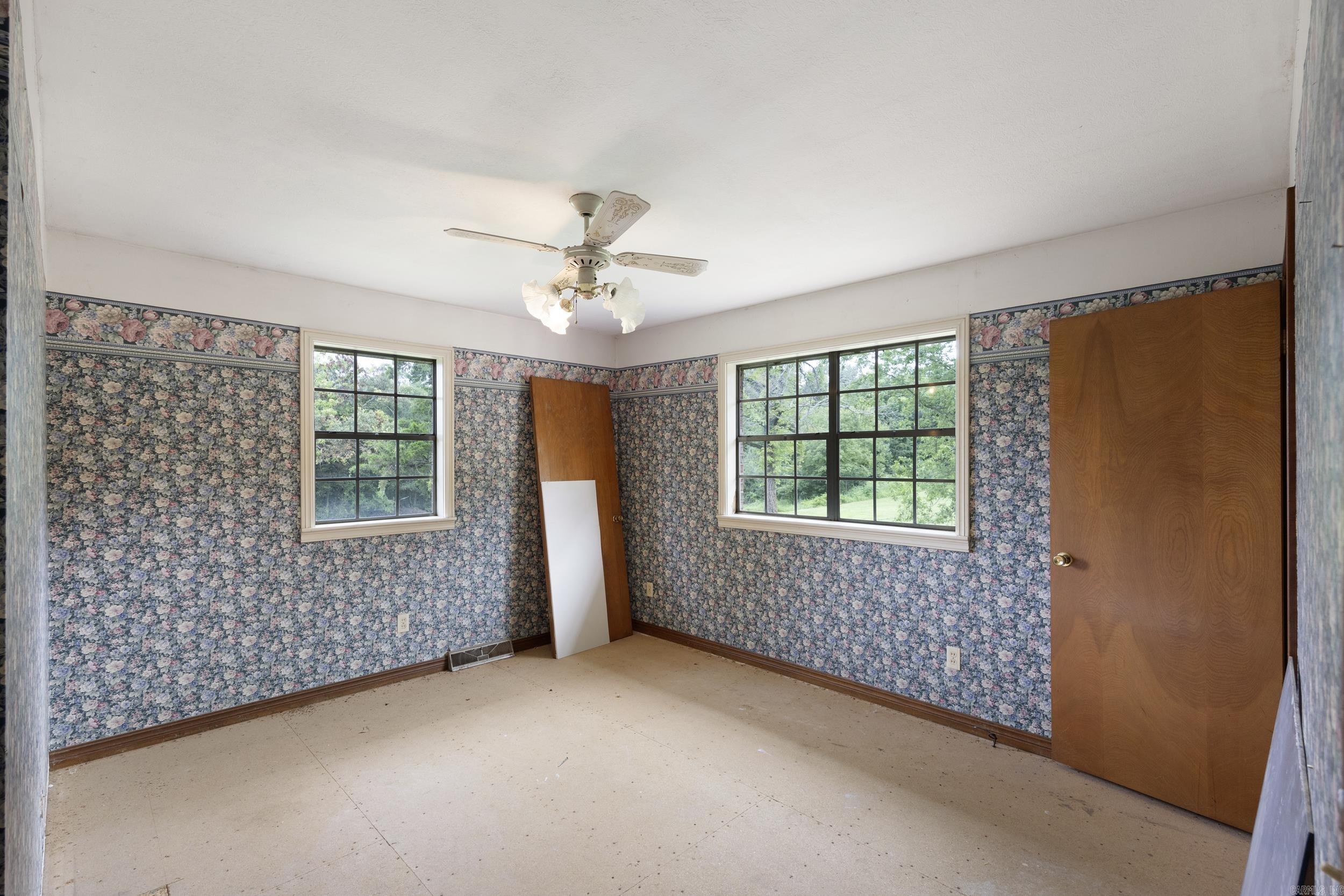 27480 W HWY 64  London, AR