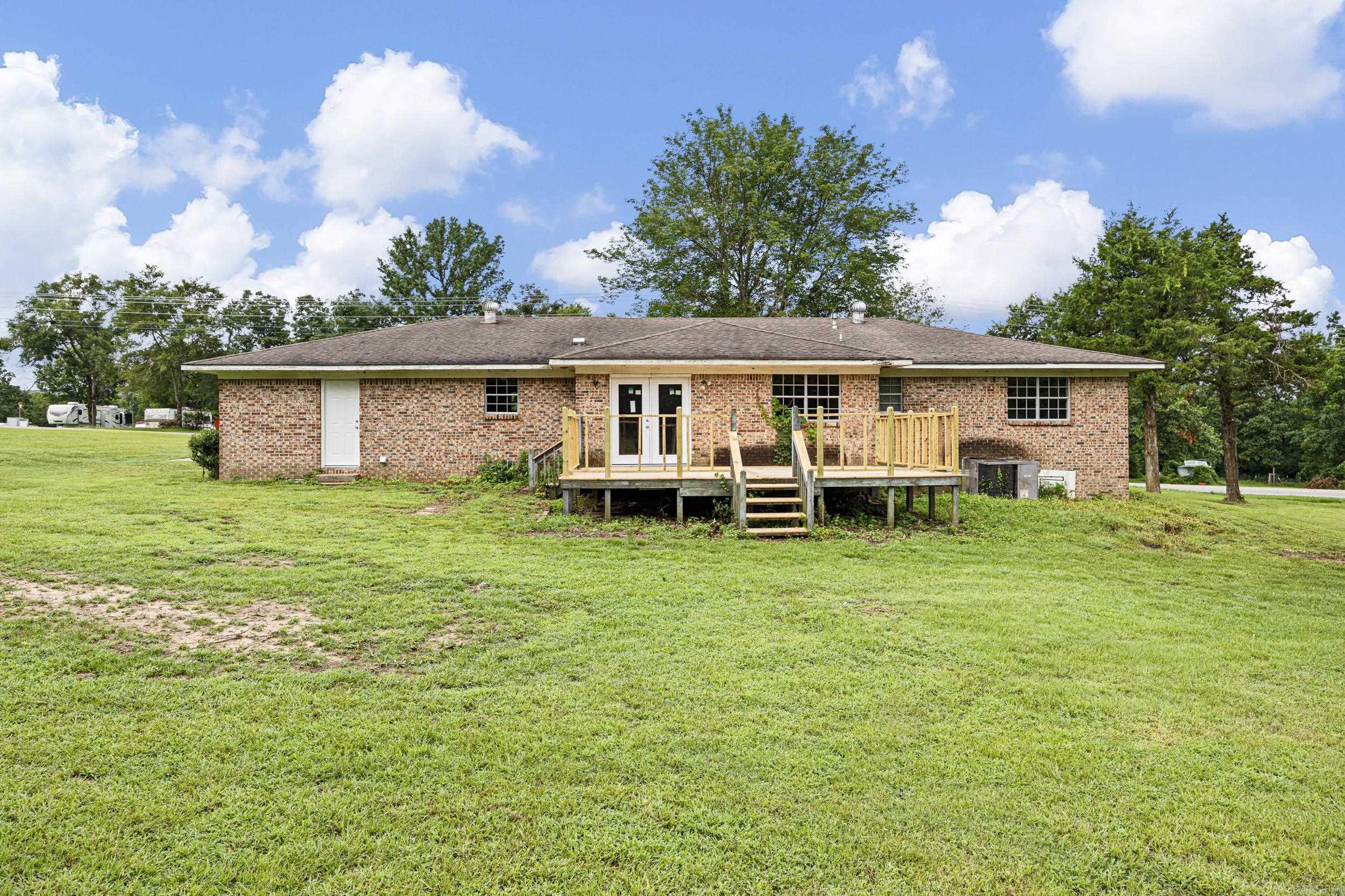 27480 W HWY 64  London, AR