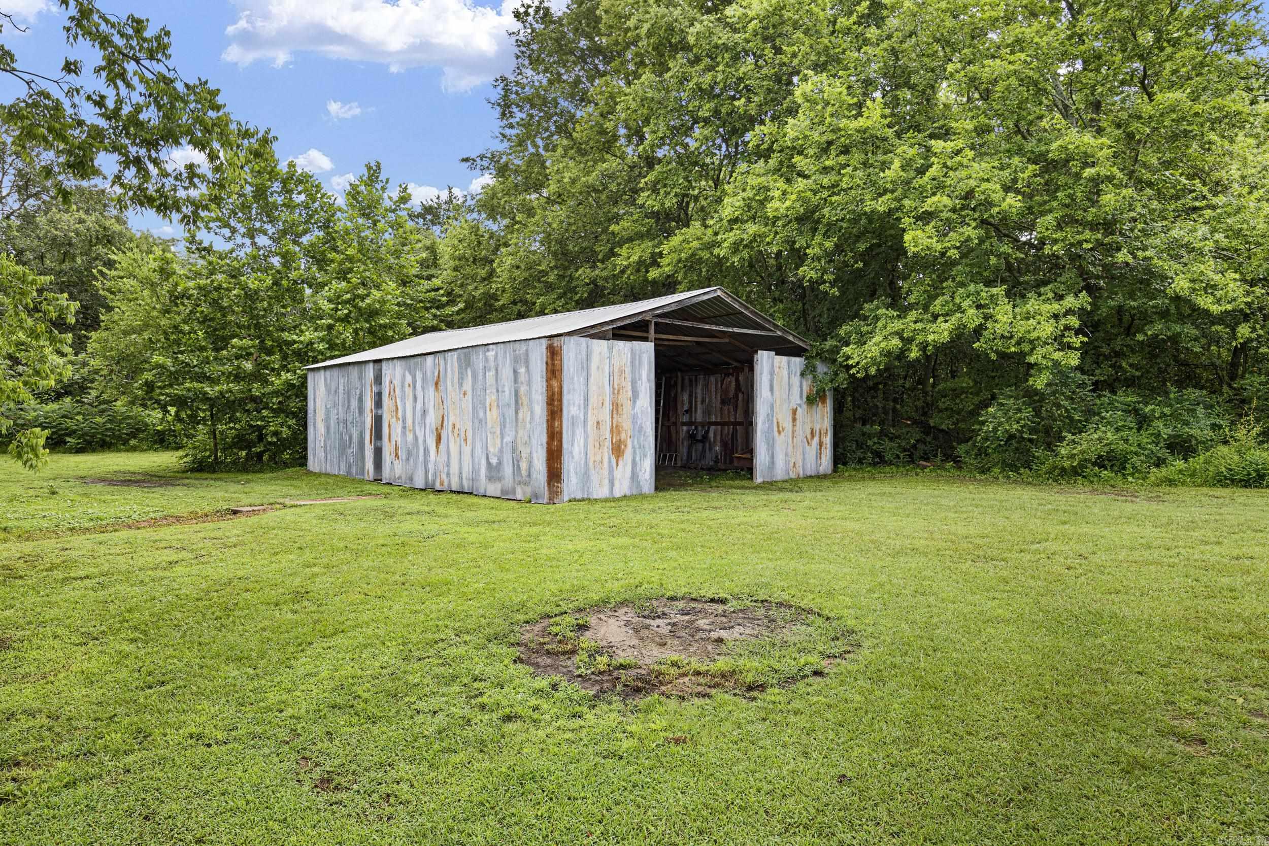 27480 W HWY 64  London, AR