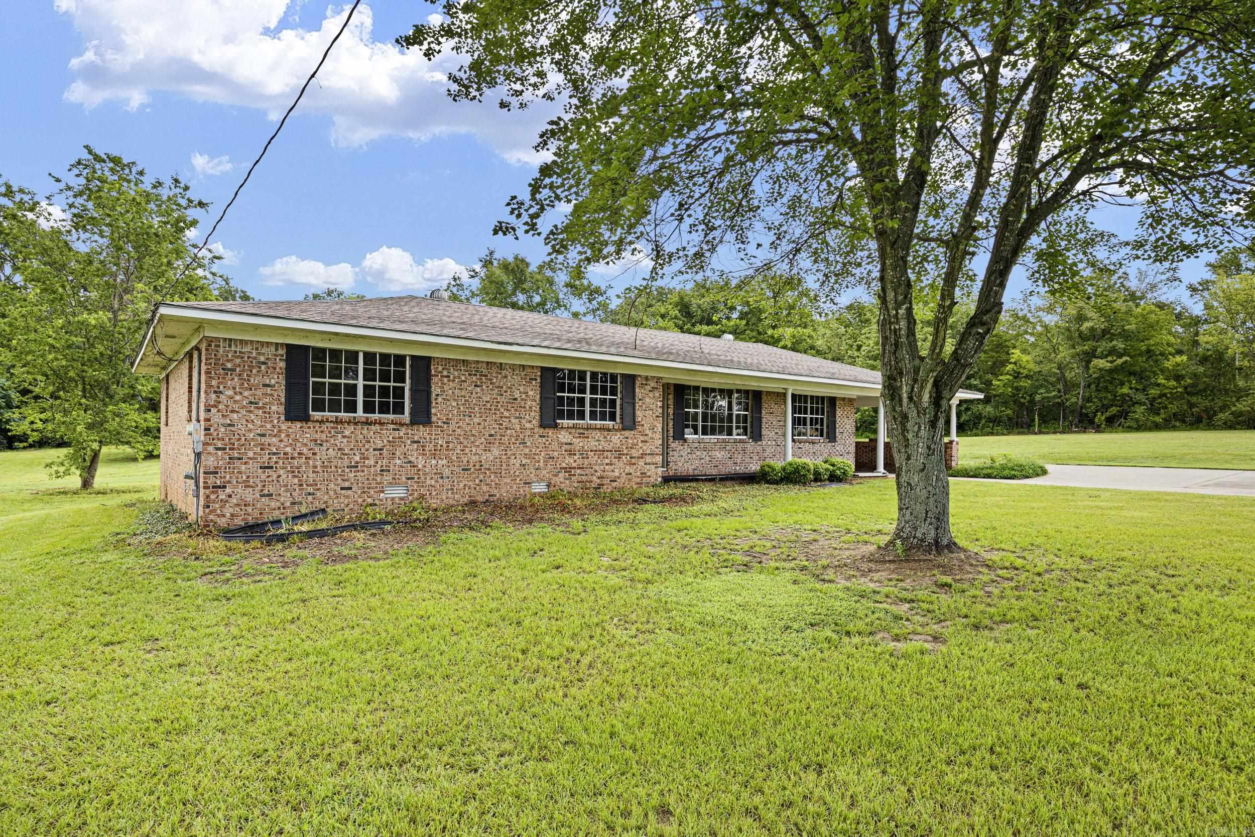 27480 W HWY 64  London, AR