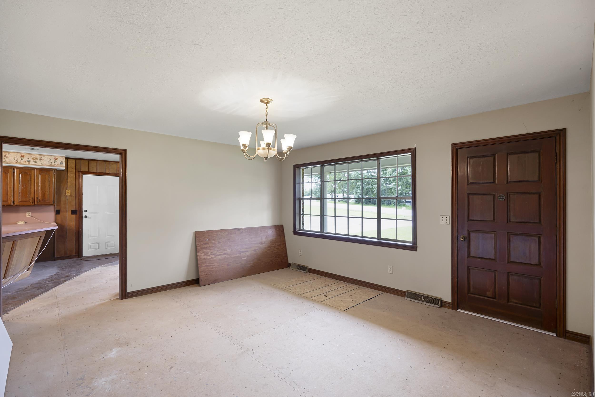 27480 W HWY 64  London, AR
