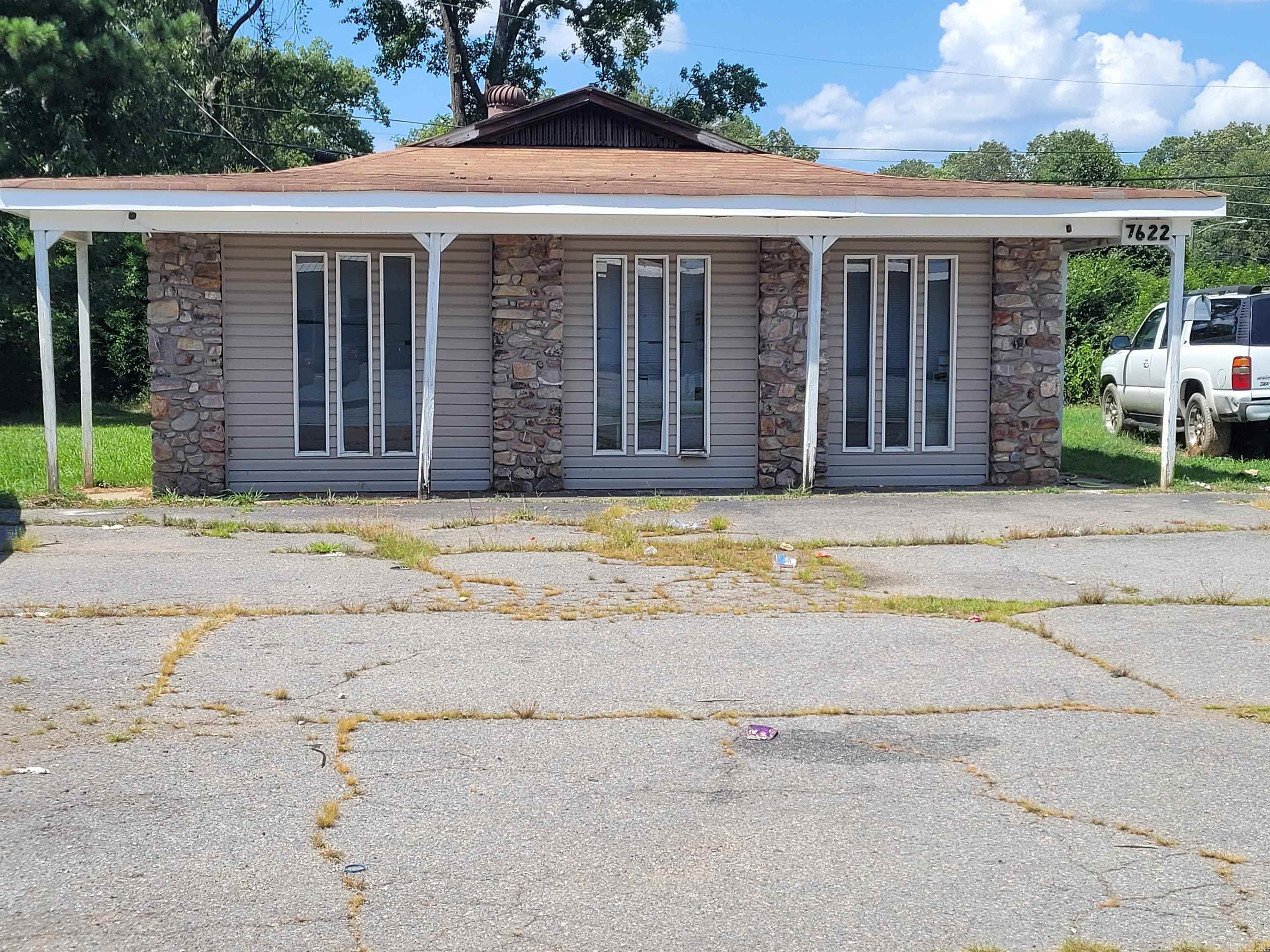 7622 Morris Dr.  Little Rock, AR