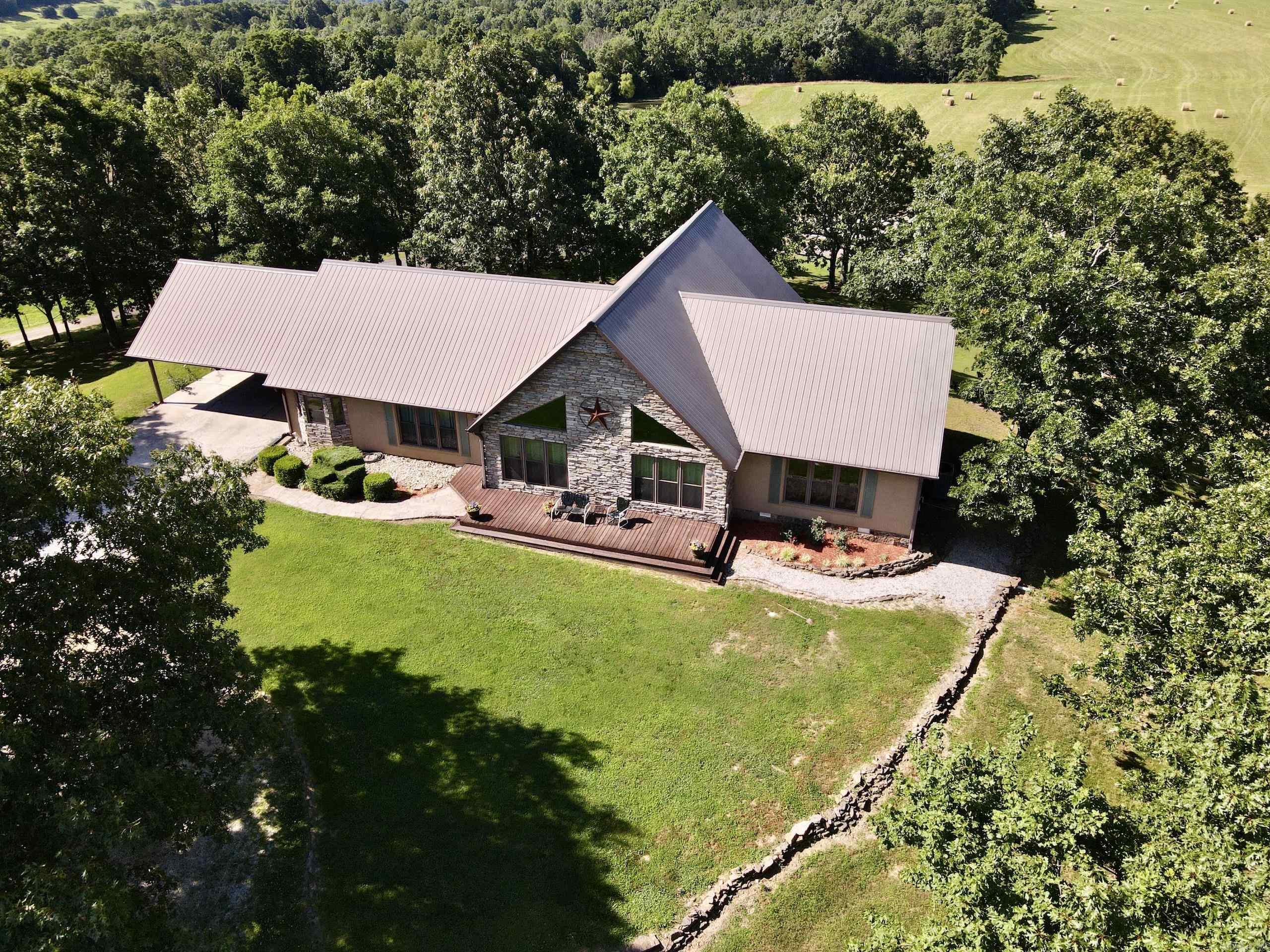 7042 Highway 254 W  Leslie, AR