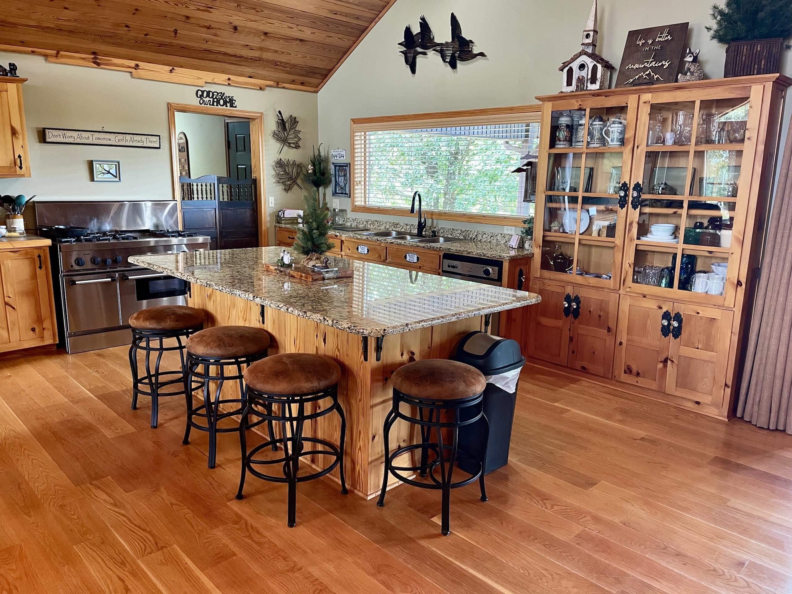 7042 Highway 254 W  Leslie, AR