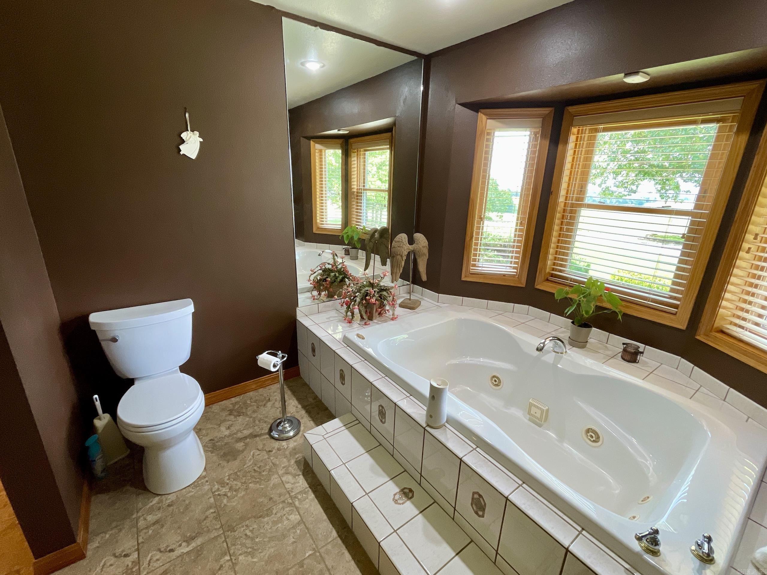 7042 Highway 254 W  Leslie, AR