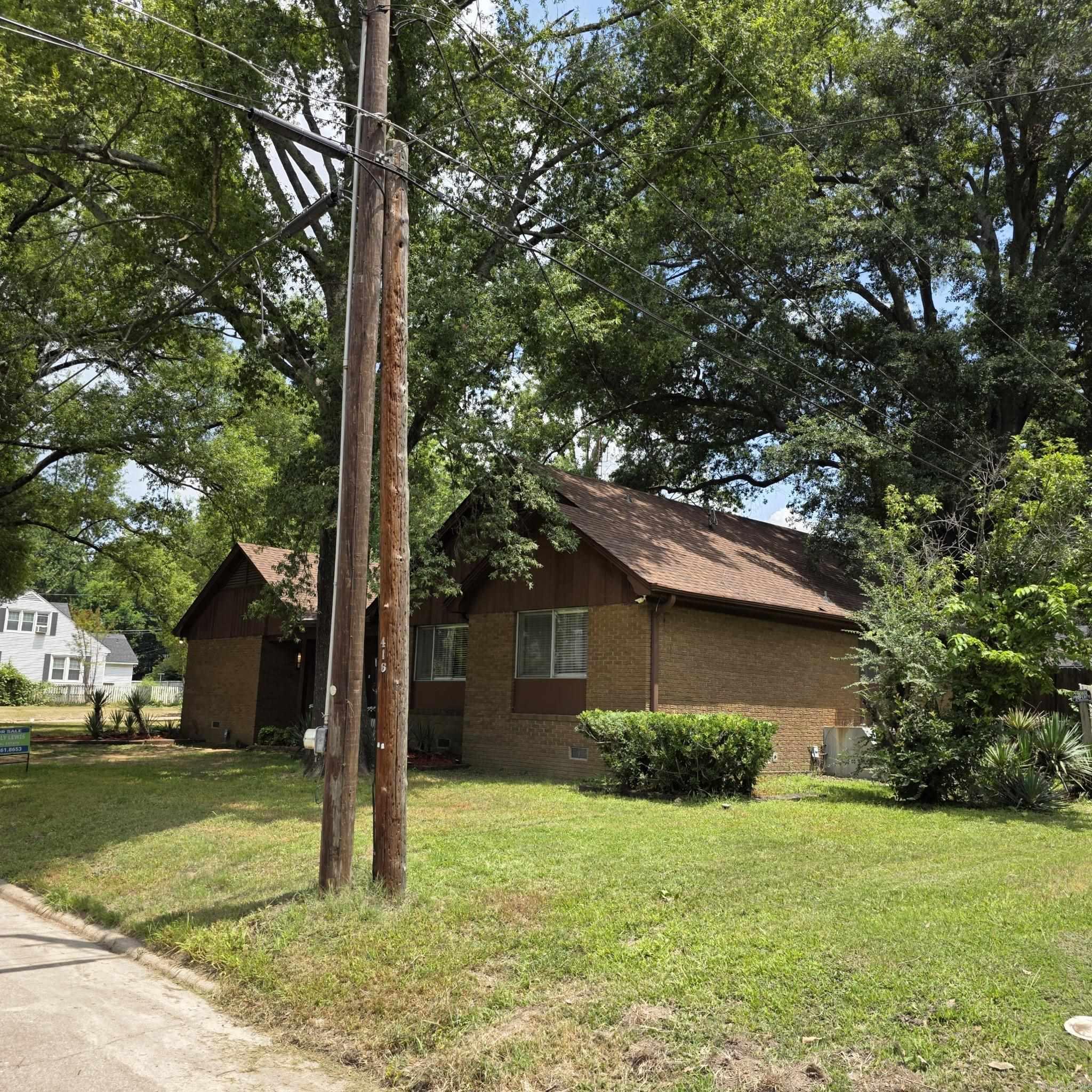 1216 N Izard St Forrest City, AR 72335