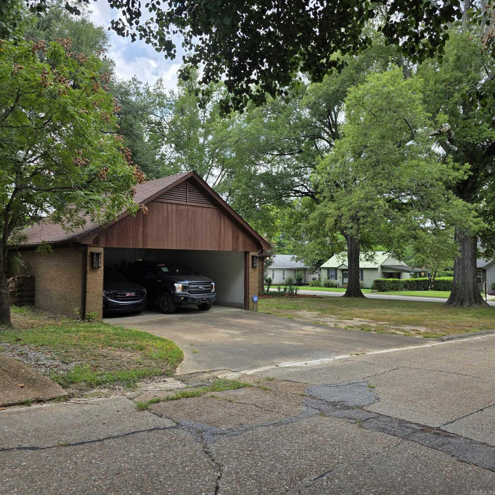 1216 N Izard St Forrest City, AR 72335