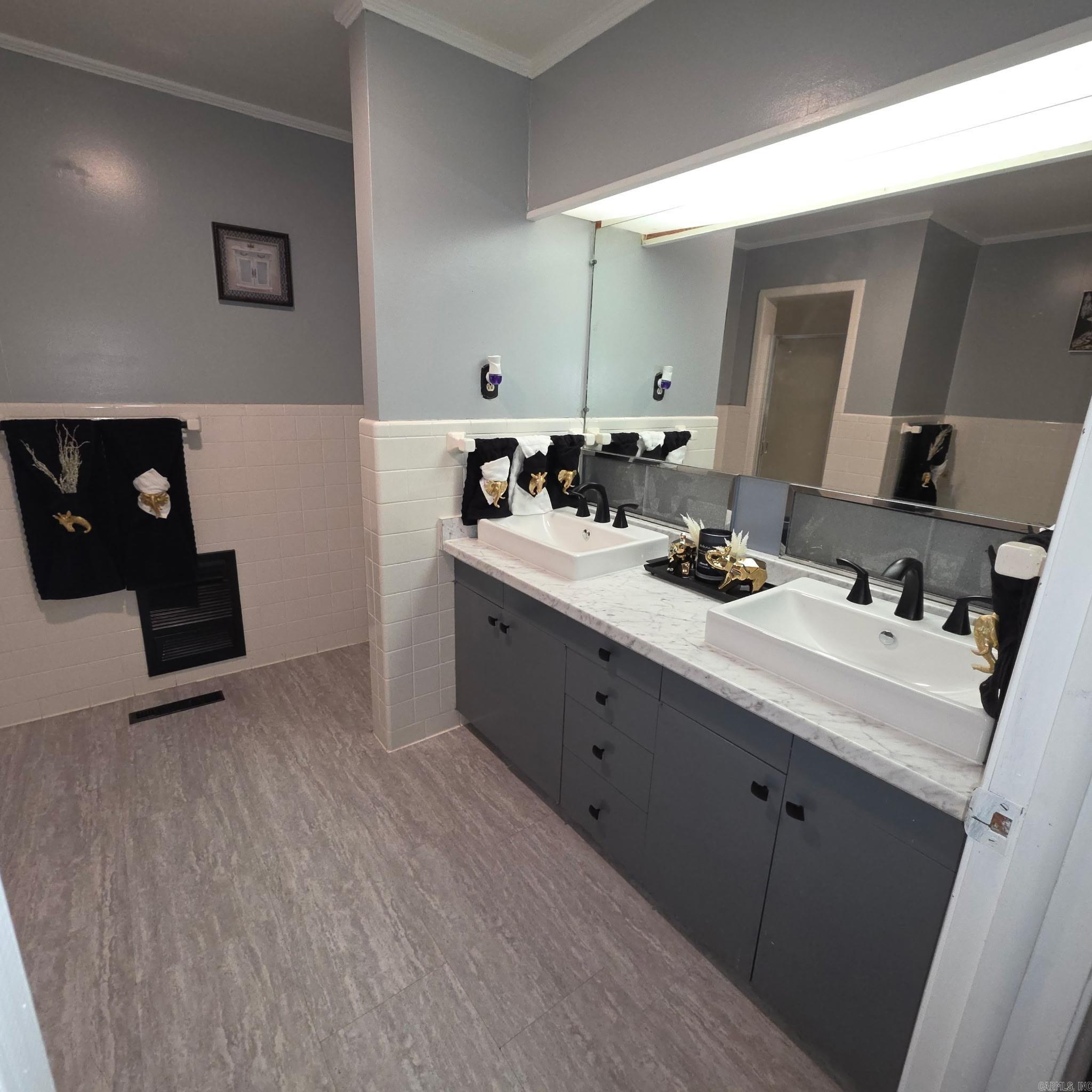 1216 N Izard St  Forrest City, AR