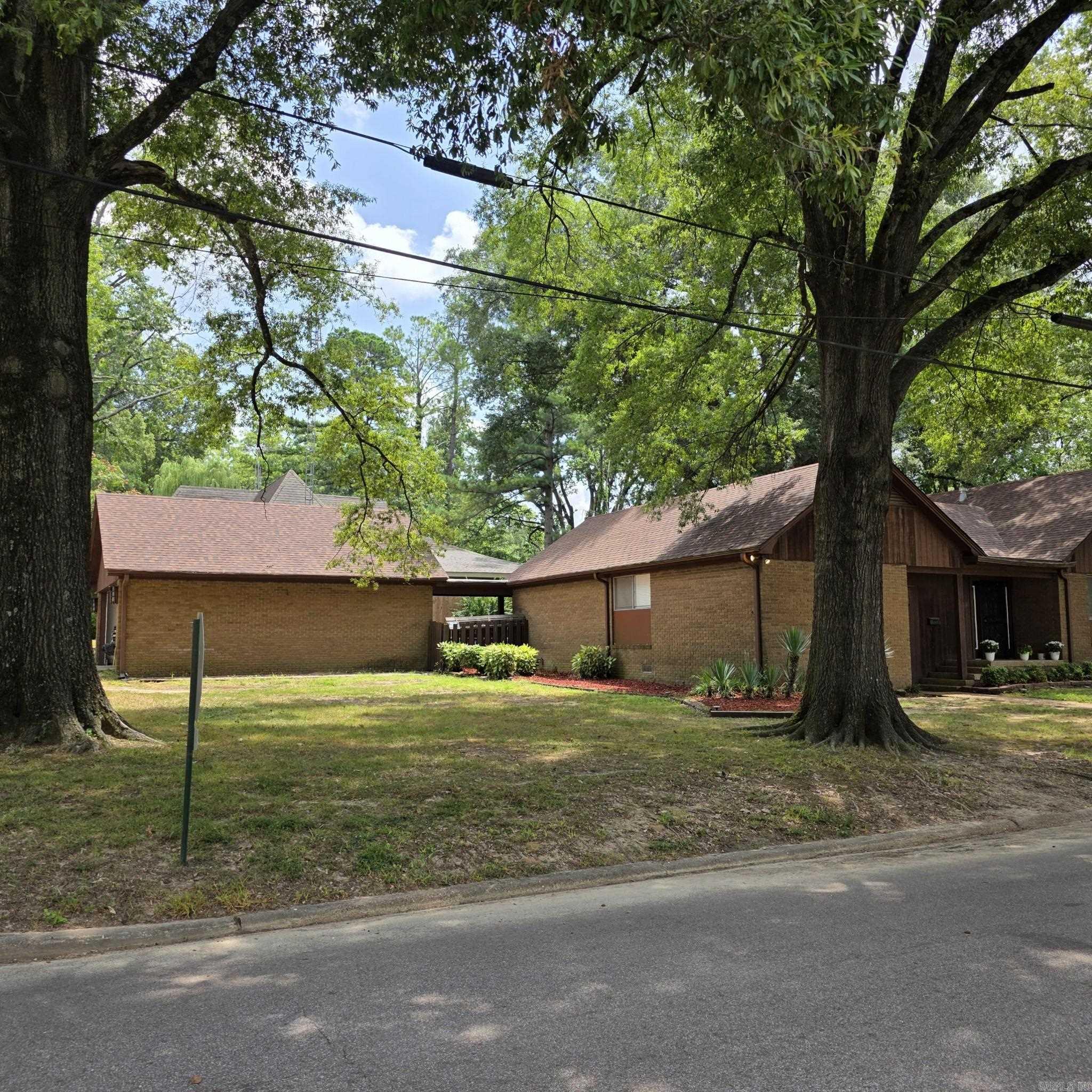 1216 N Izard St Forrest City, AR 72335