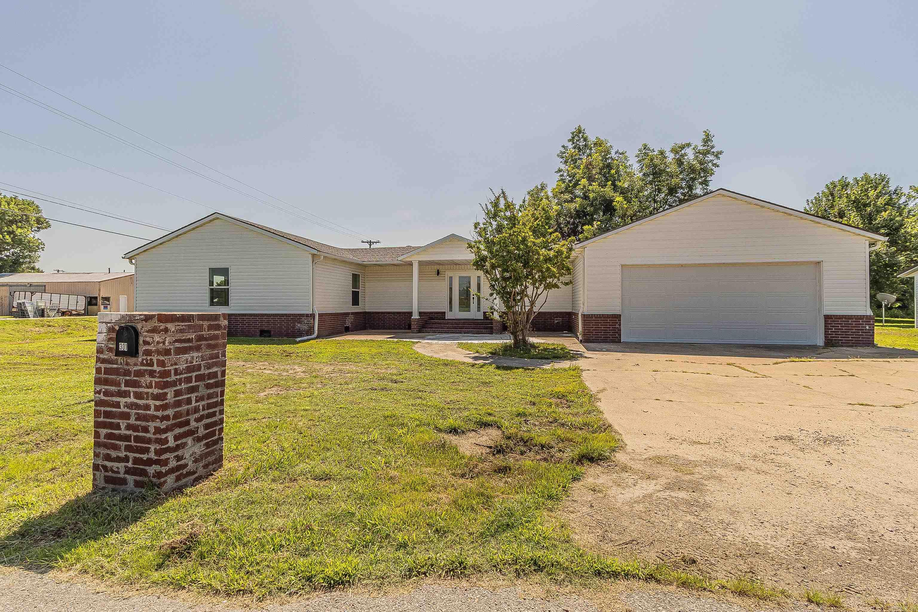 301 SE 3rd Hoxie, AR 72433-7