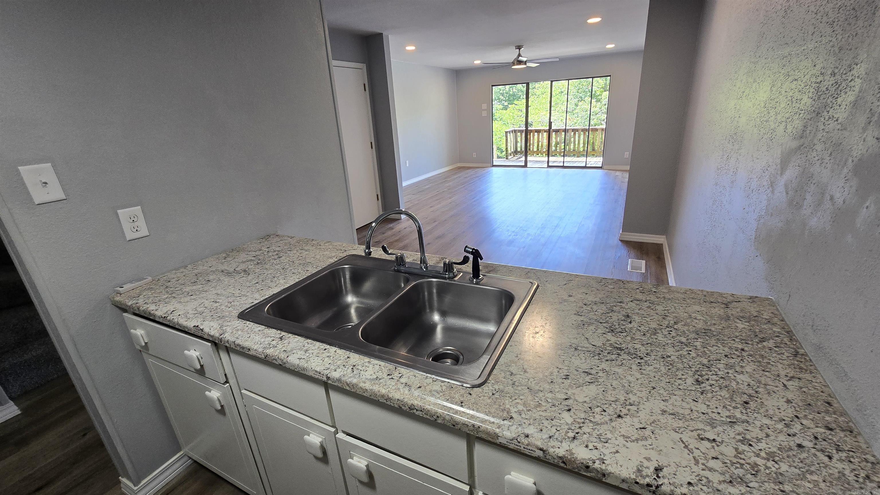 601 Dave Creek  Fairfield Bay, AR