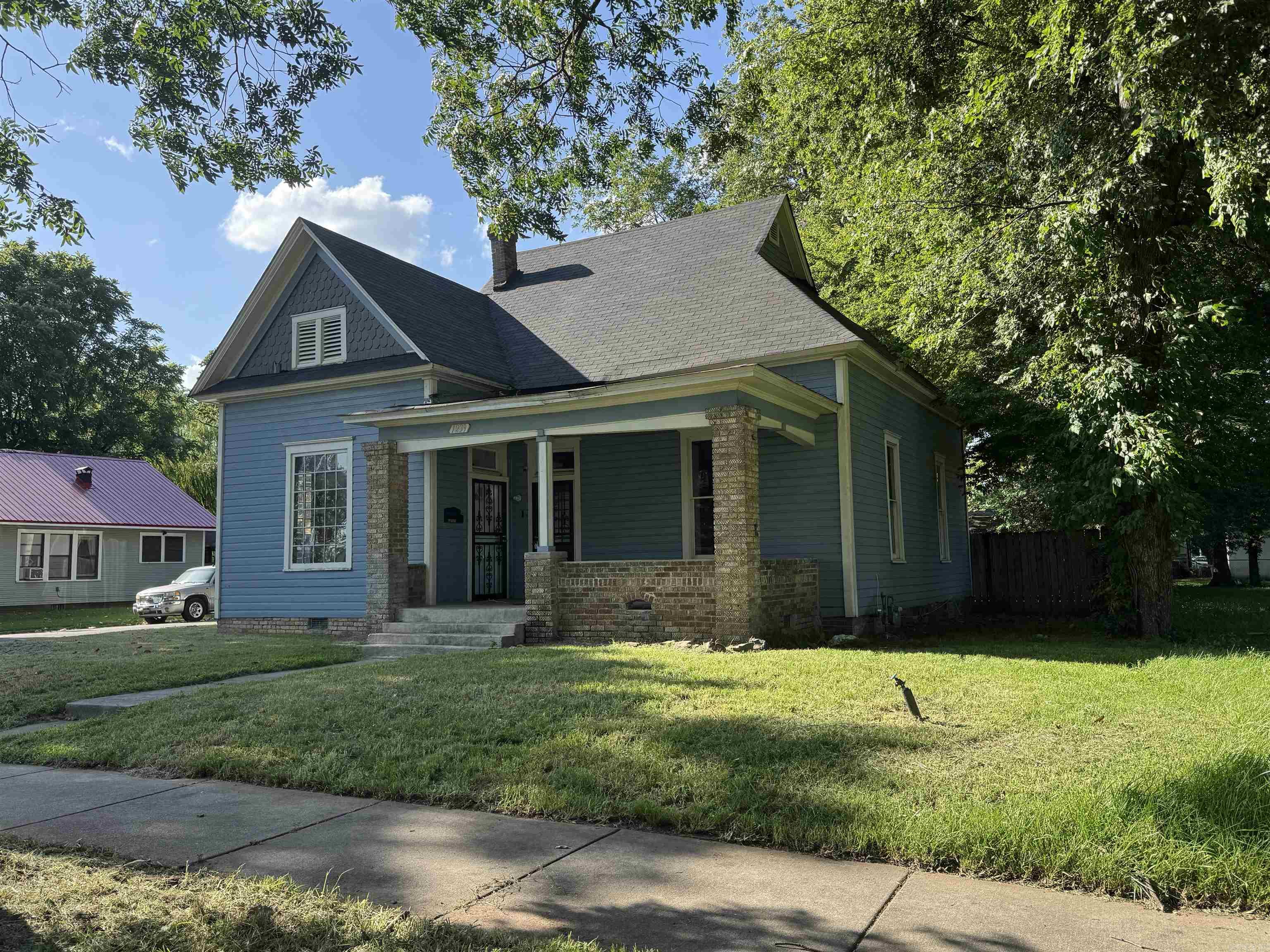 1239 W 8th  North Little Rock, AR