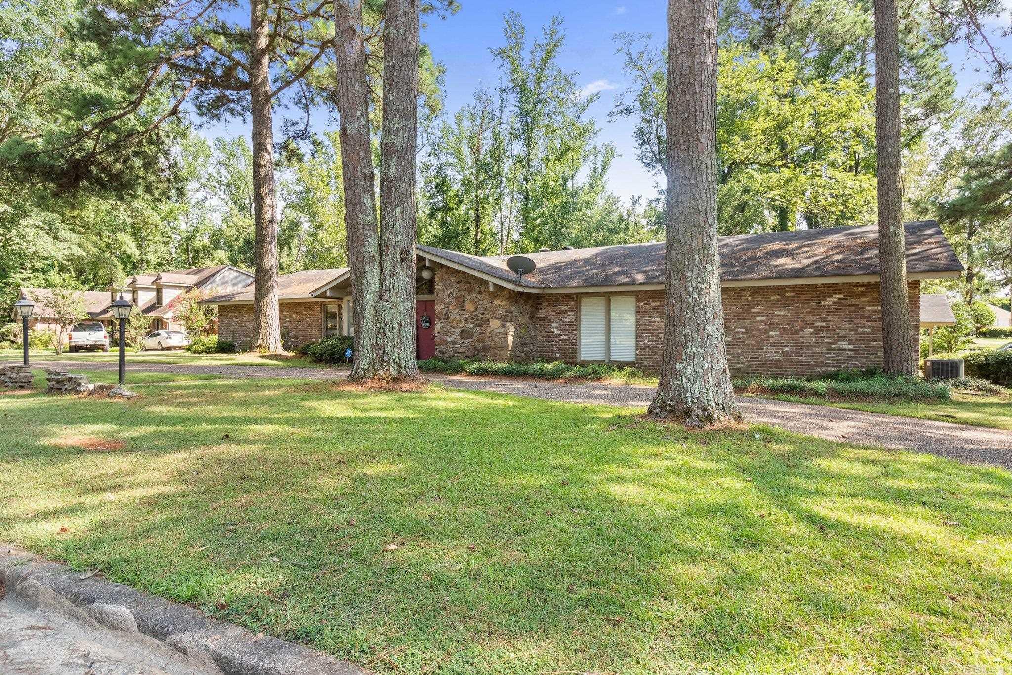 1 HILLCROFT ST  Pine Bluff, AR
