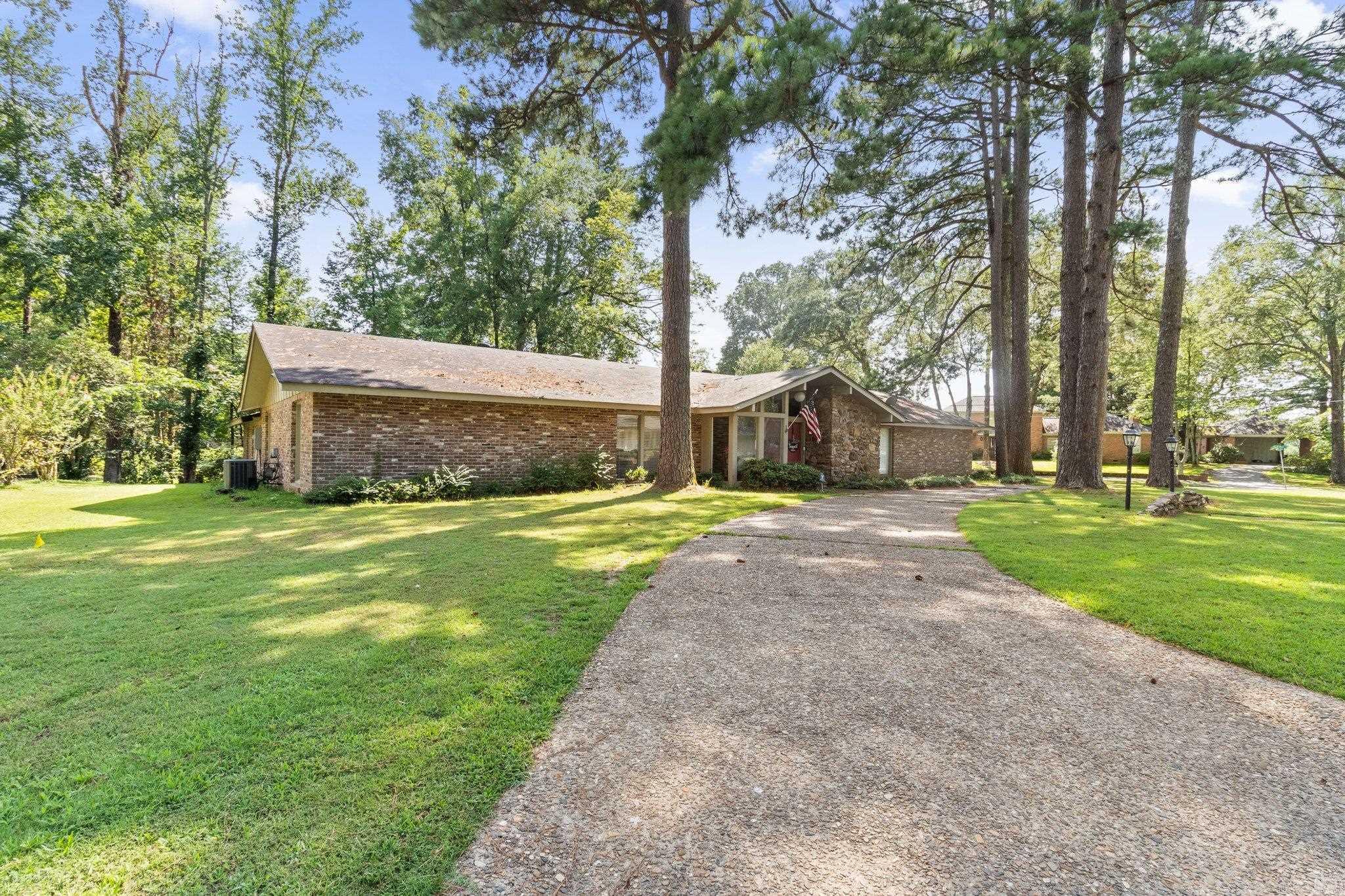 1 HILLCROFT ST  Pine Bluff, AR
