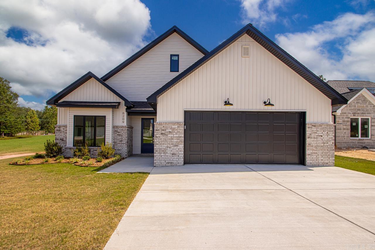 6209 Creekwater  Bryant, AR