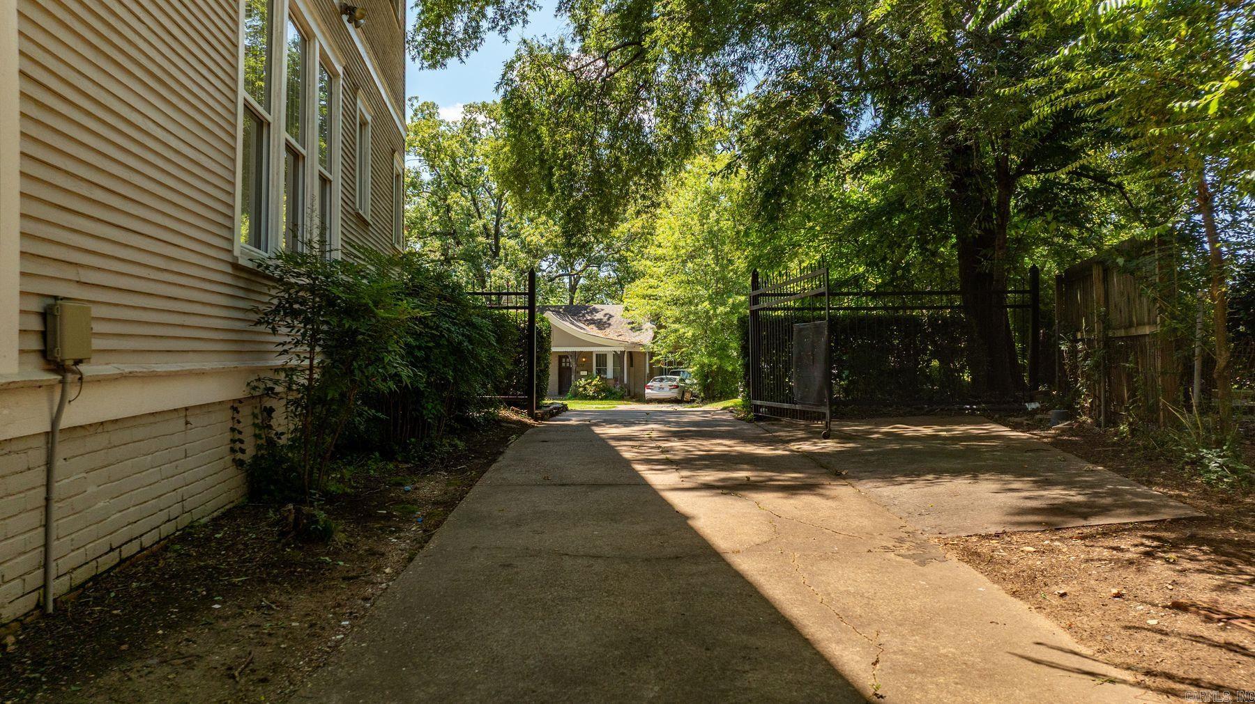 5216 I  Little Rock, AR