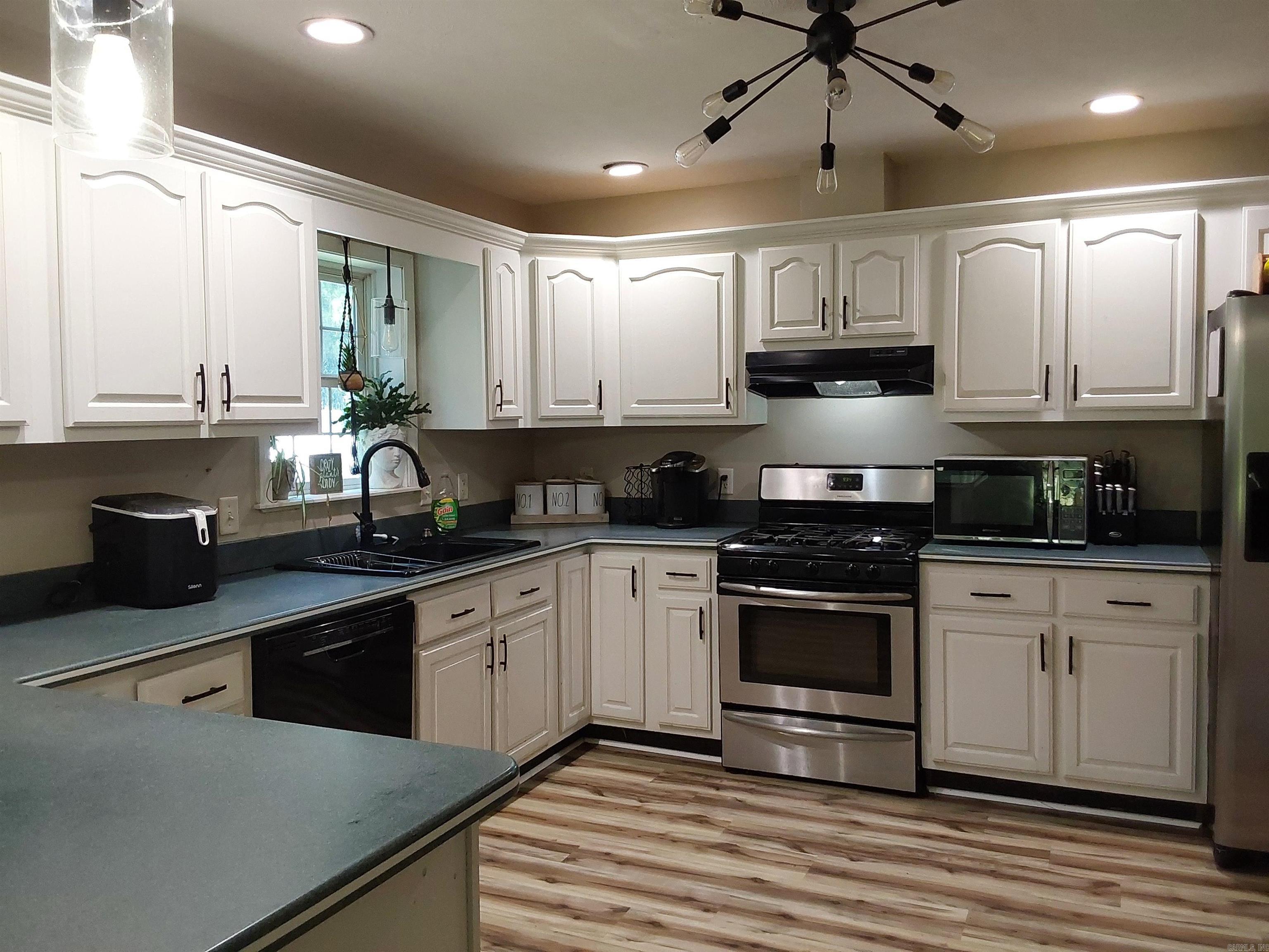 9807 Kling Valley Drive  Mabelvale, AR