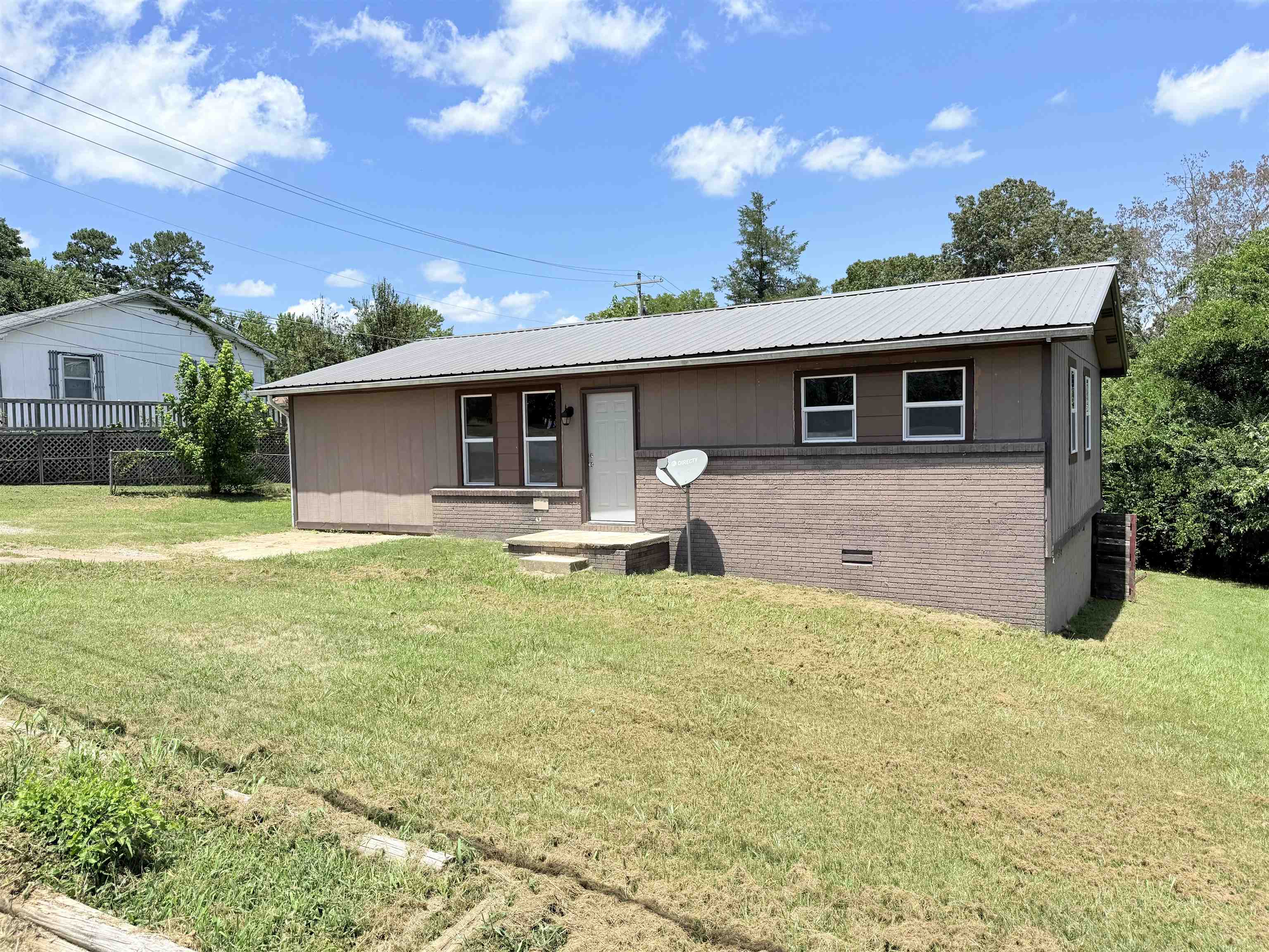 175 W Court  Melbourne, AR