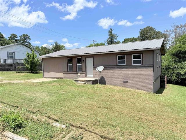 175 W Court  Melbourne, AR