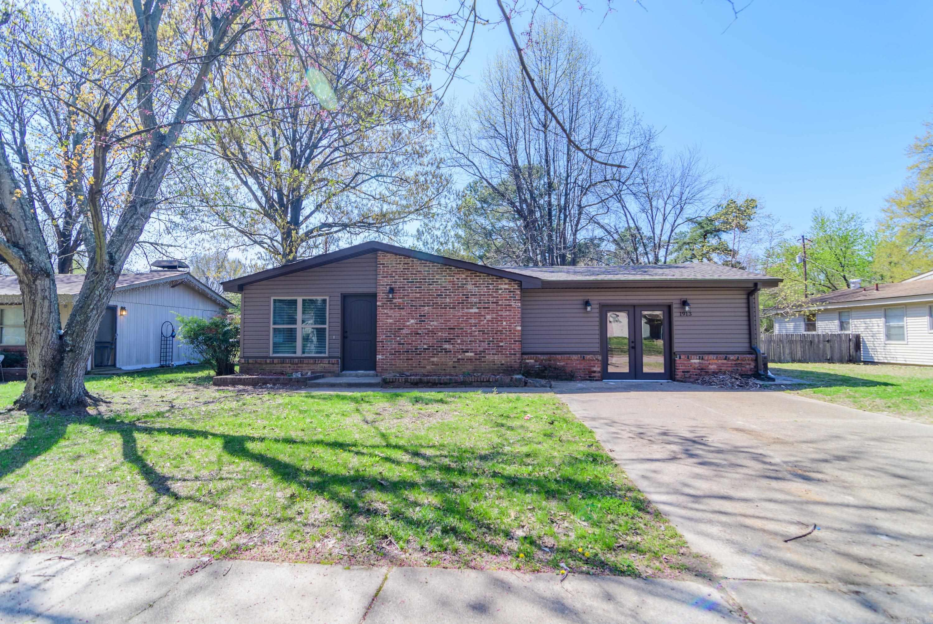 900 Gloucester  Jonesboro, AR