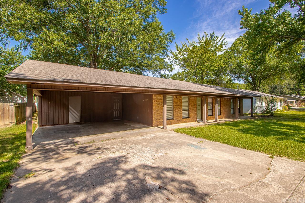 2107 West  Conway, AR