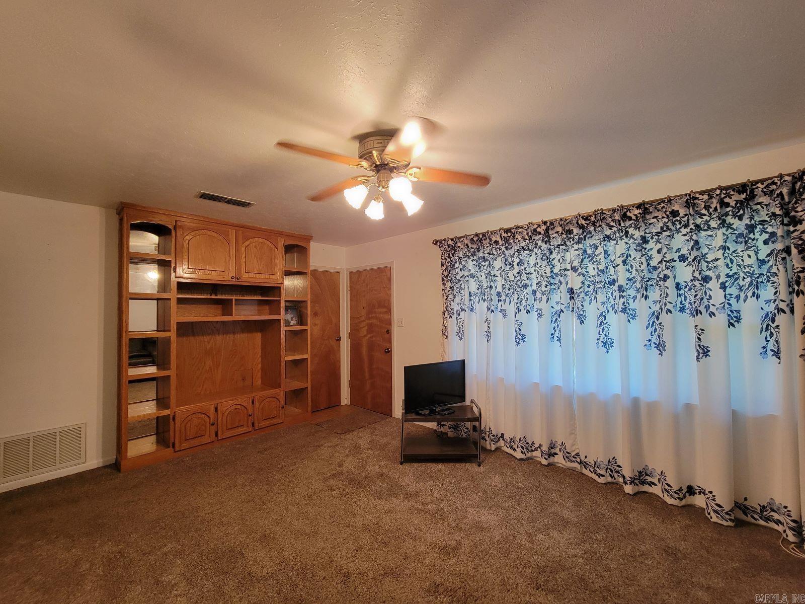 109 E Pine  Lockesburg, AR