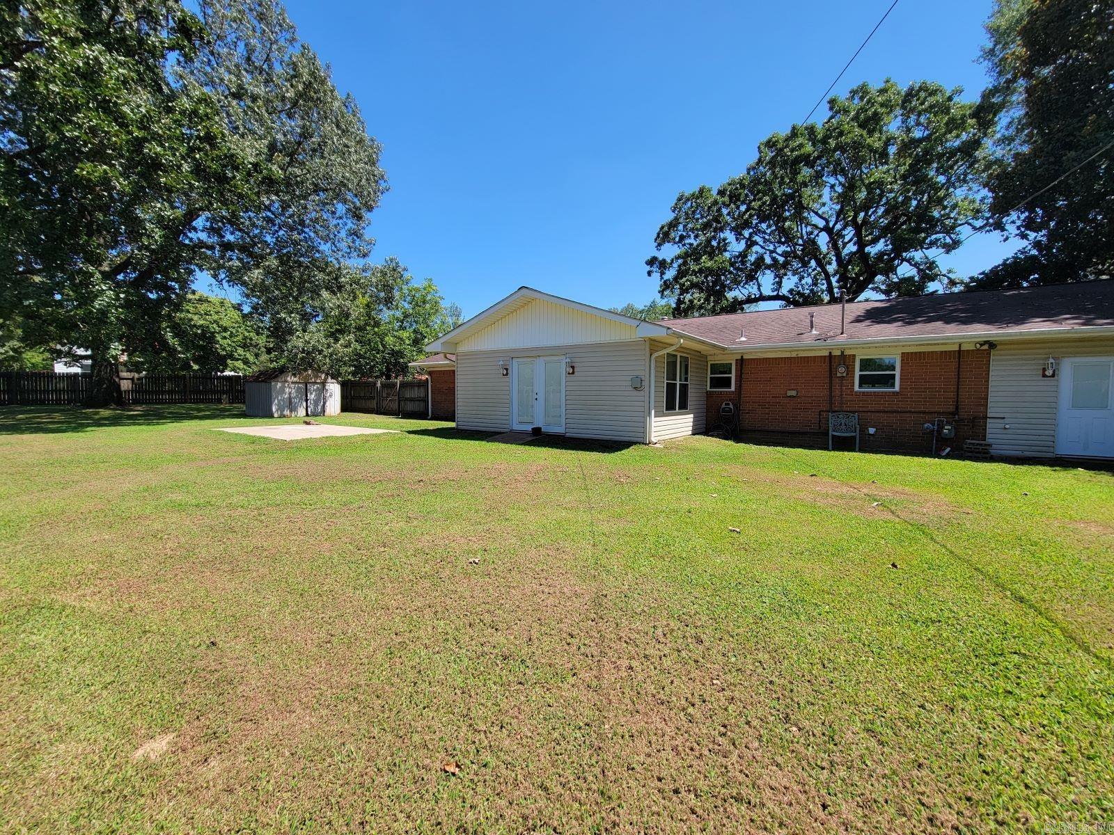 109 E Pine  Lockesburg, AR