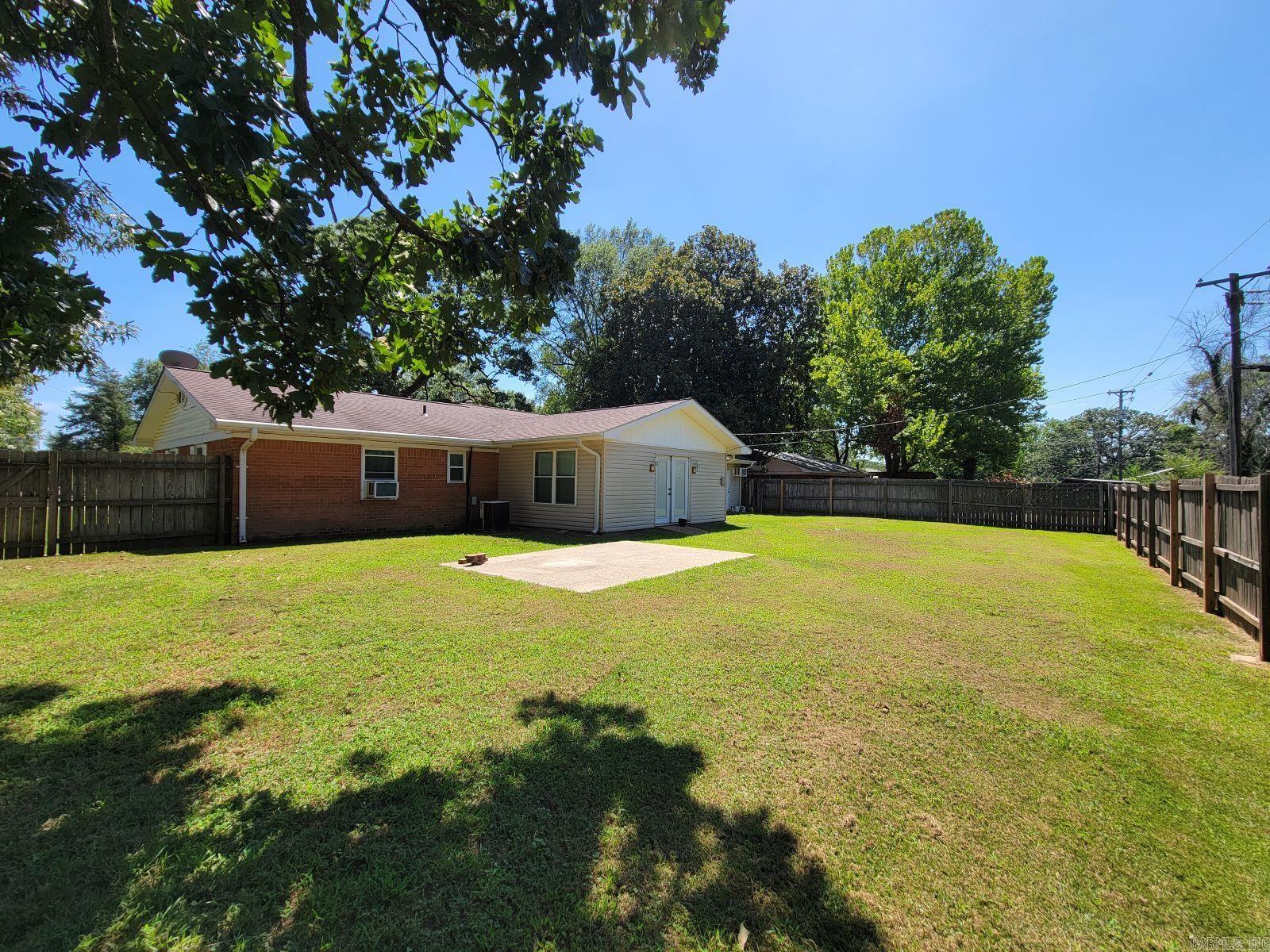 109 E Pine  Lockesburg, AR
