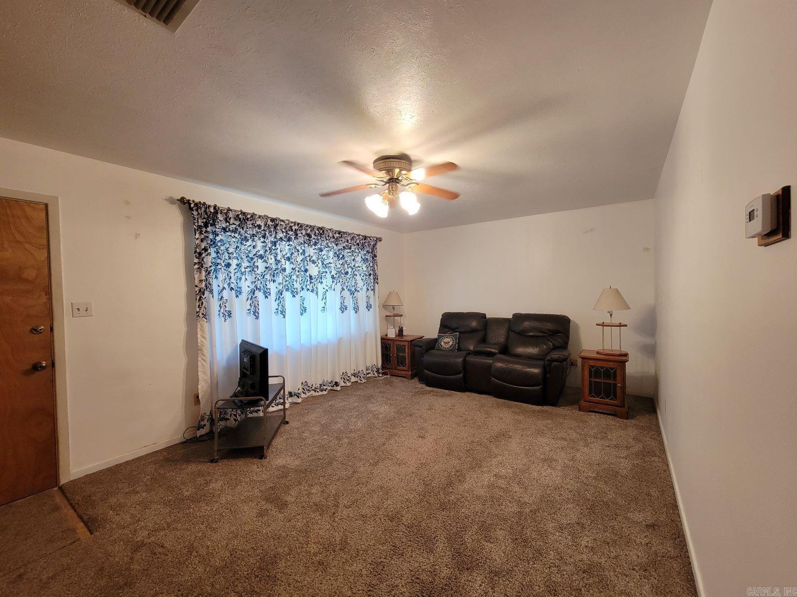 109 E Pine  Lockesburg, AR