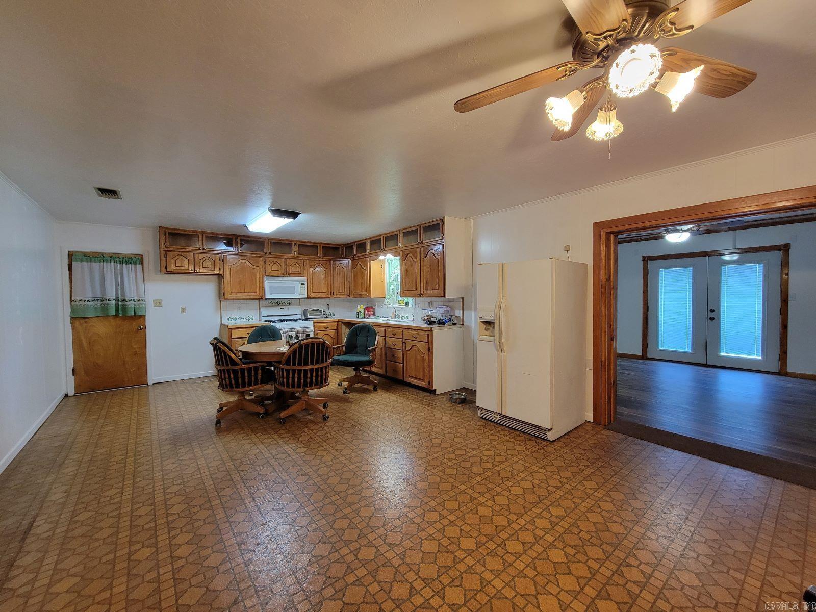 109 E Pine  Lockesburg, AR