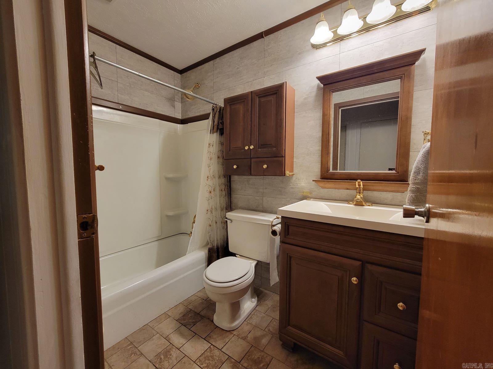 109 E Pine  Lockesburg, AR