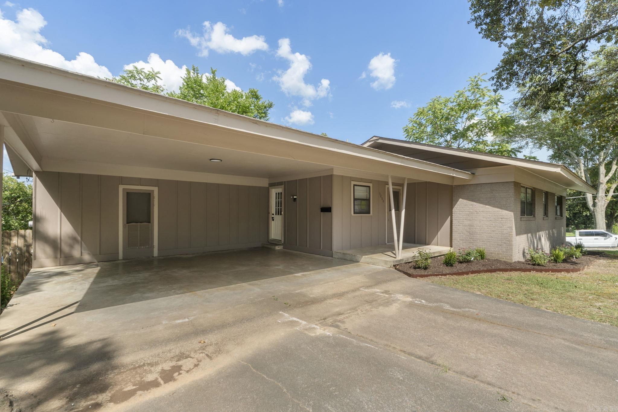3800 Lochridge  North Little Rock, AR