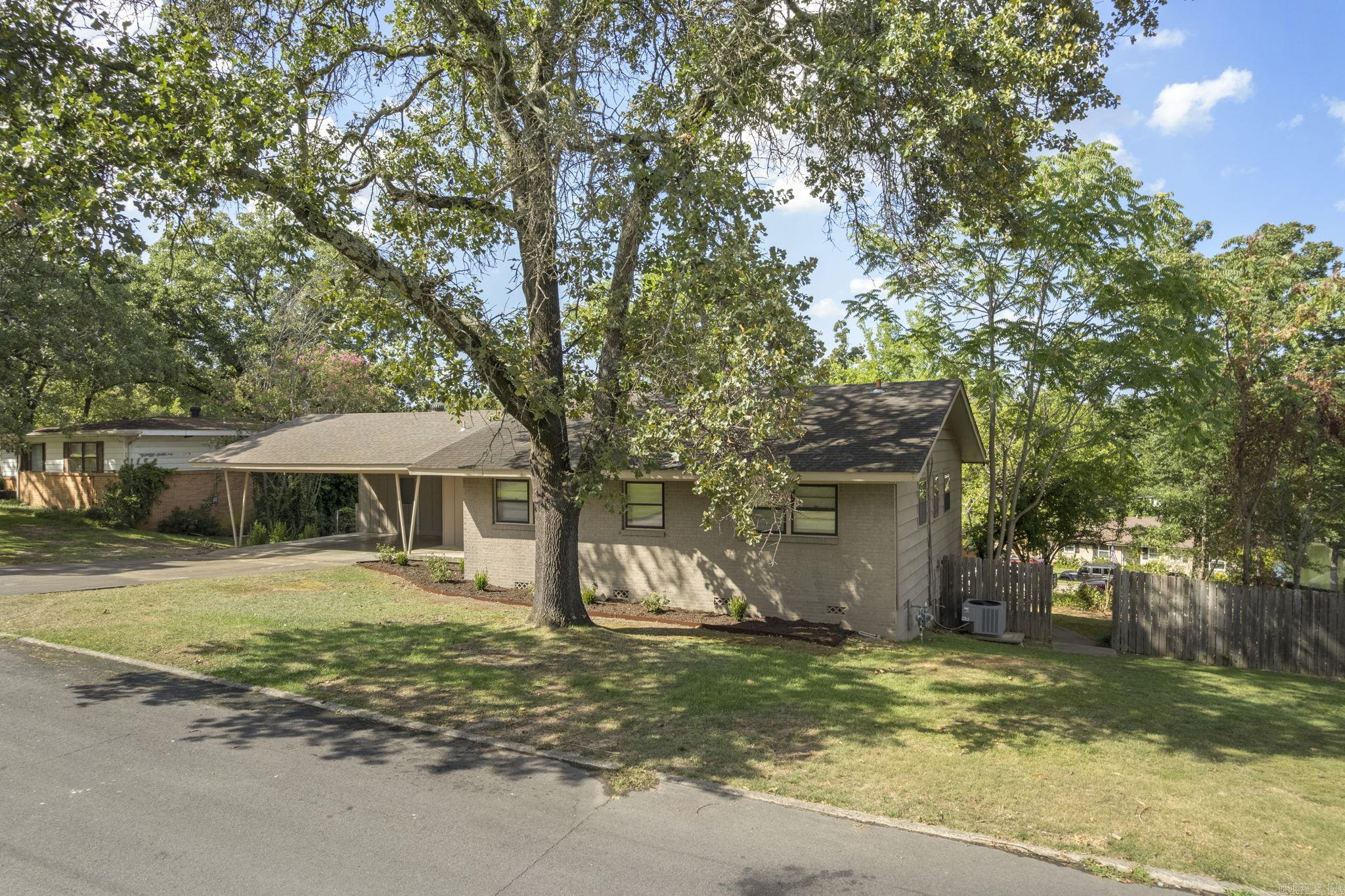 3800 Lochridge  North Little Rock, AR