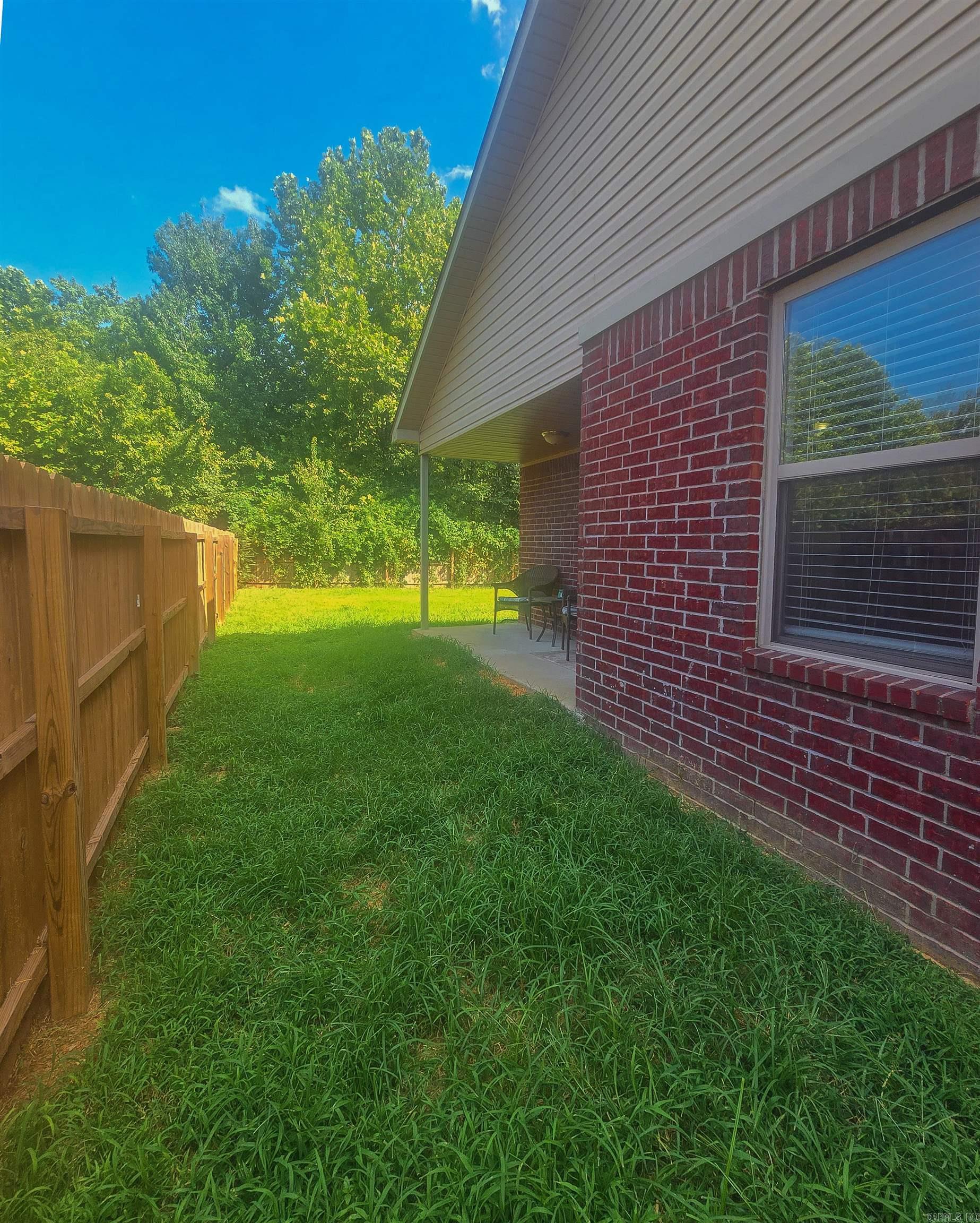 6425 White Oak  North Little Rock, AR