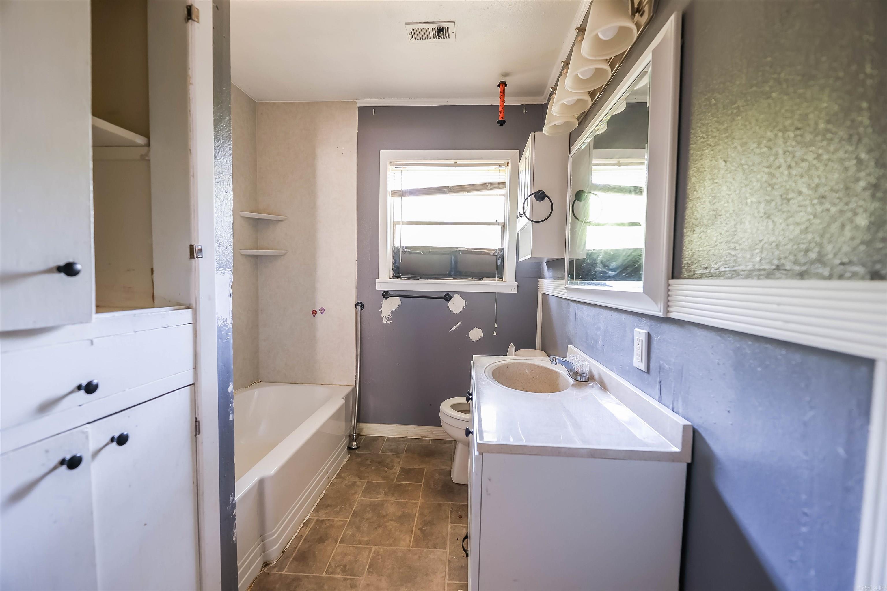 1158 N Magnolia Dr  El Dorado, AR