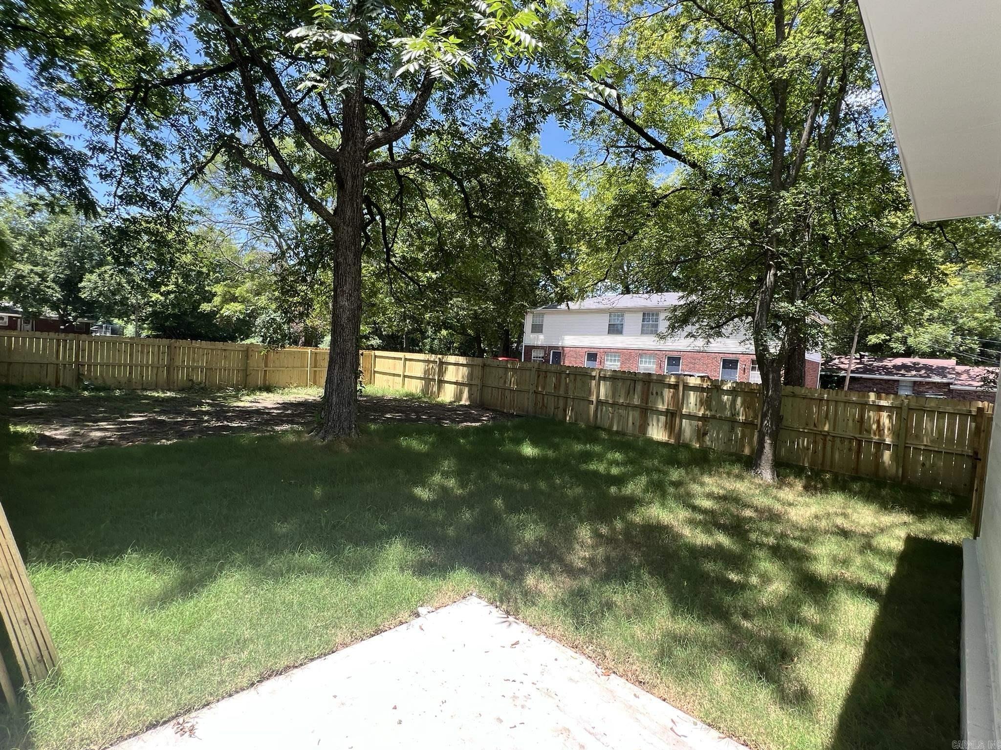 1221 & 1223 Clifton  Conway, AR