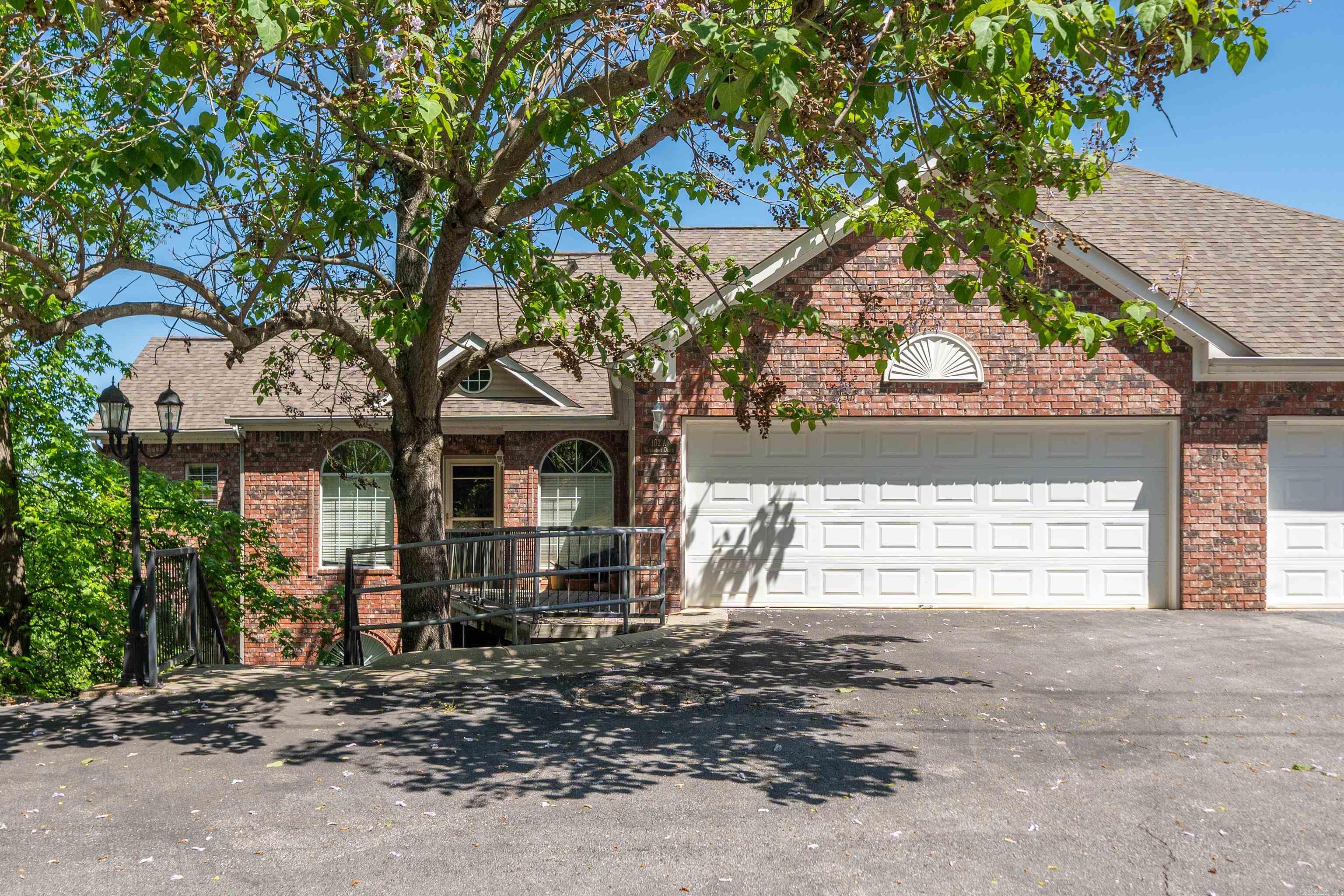 102 Waterfront  Hot Springs, AR