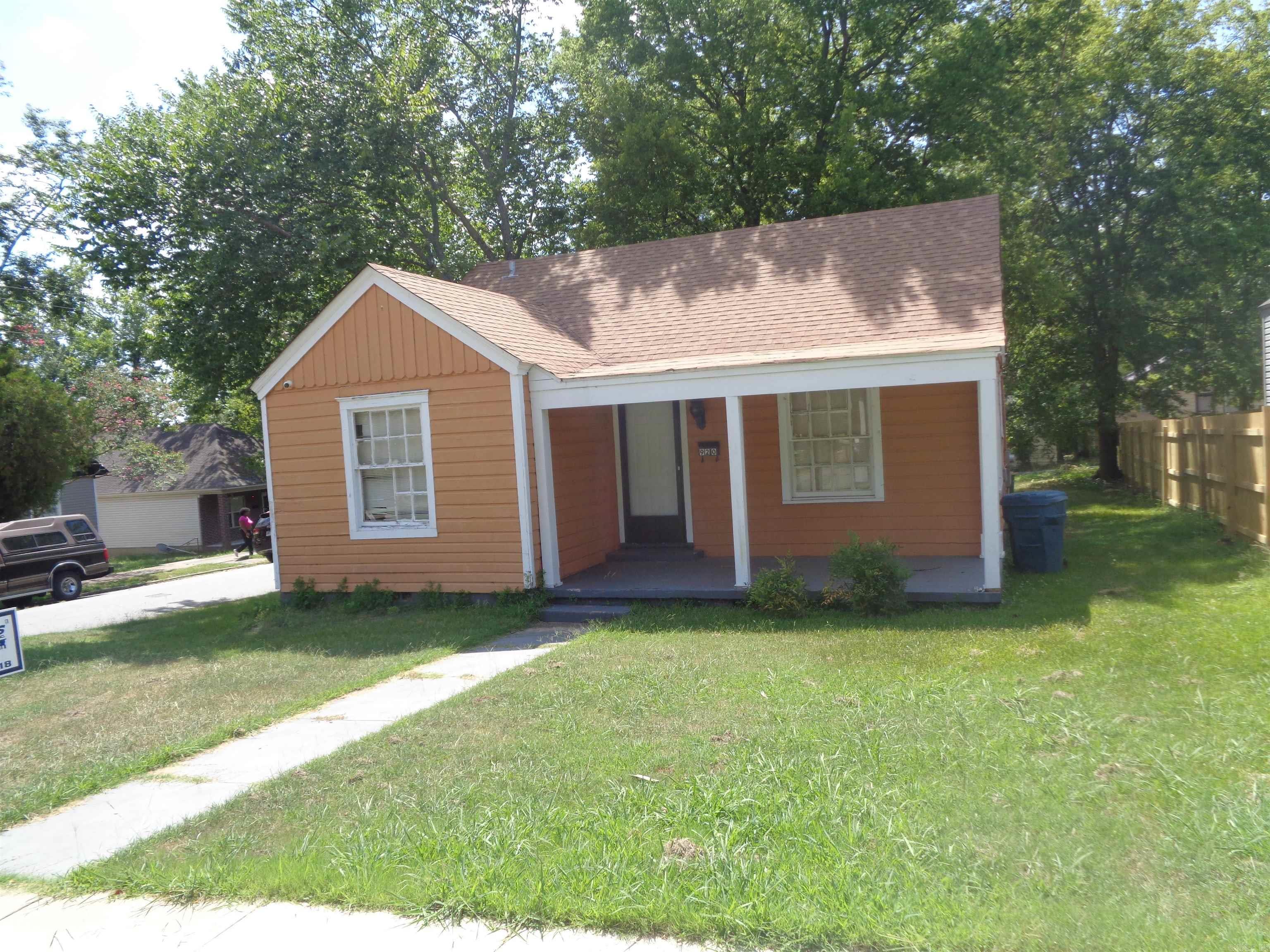 920 S Elm Street