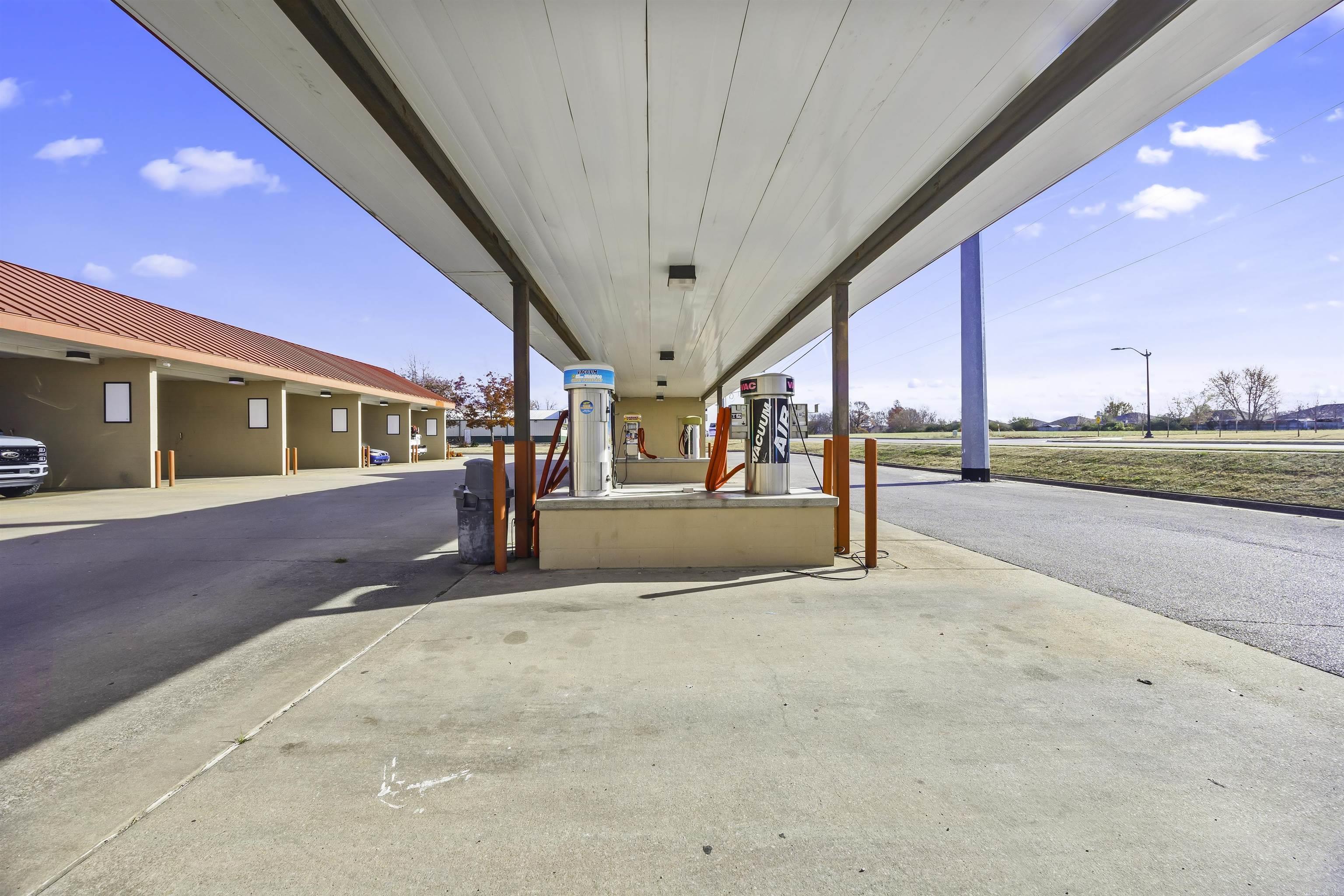 2410 SW 14th  Bentonville, AR