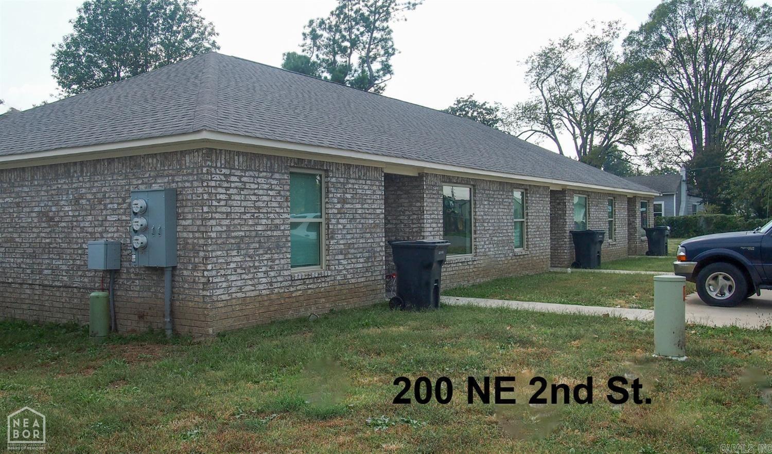 200/202 NE 2nd  Walnut Ridge, AR