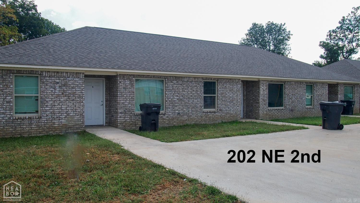 200/202 NE 2nd  Walnut Ridge, AR