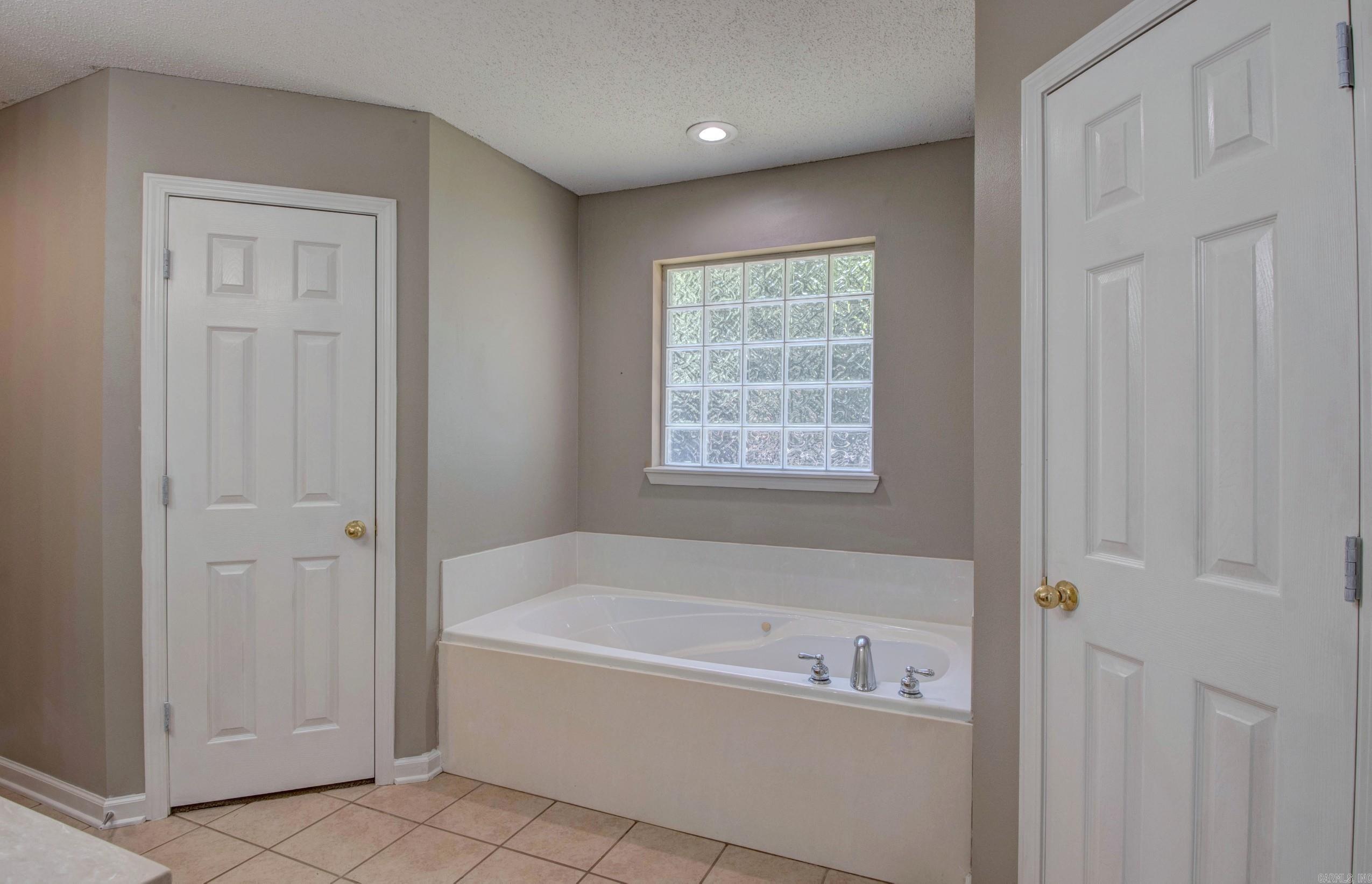 2411 Shadowcreek  Bryant, AR