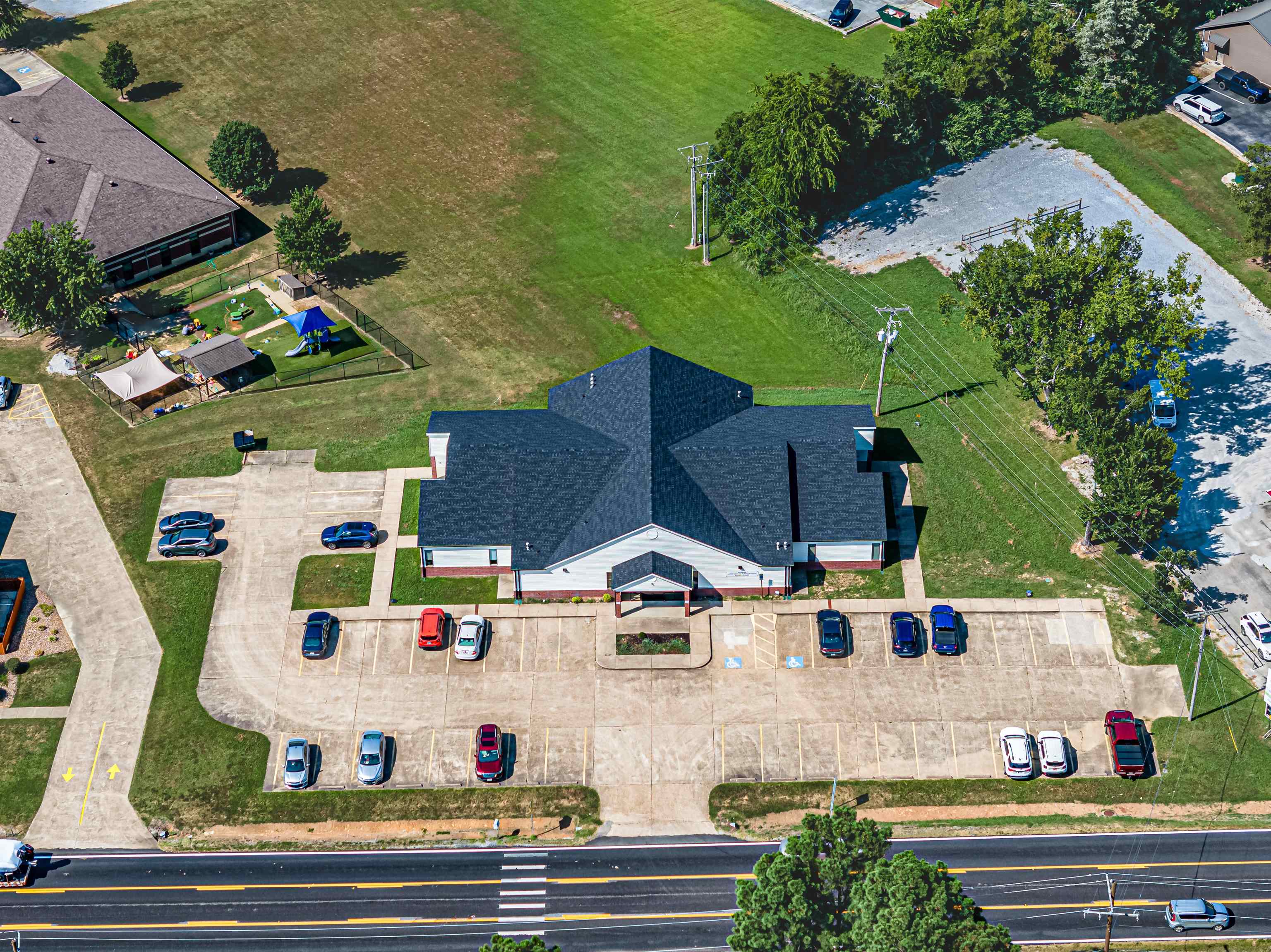 1821 E Main  Mountain View, AR
