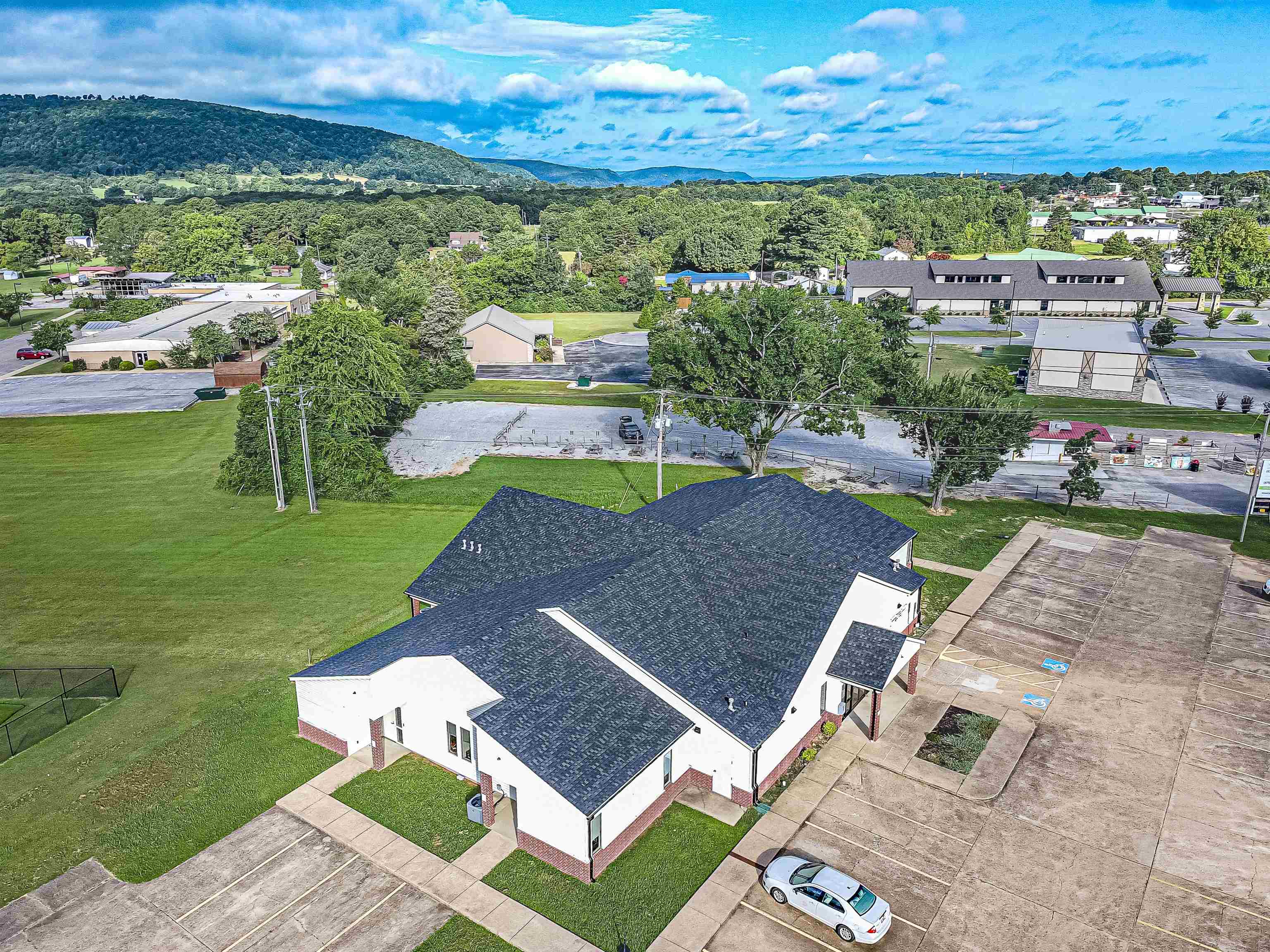 1821 E Main  Mountain View, AR