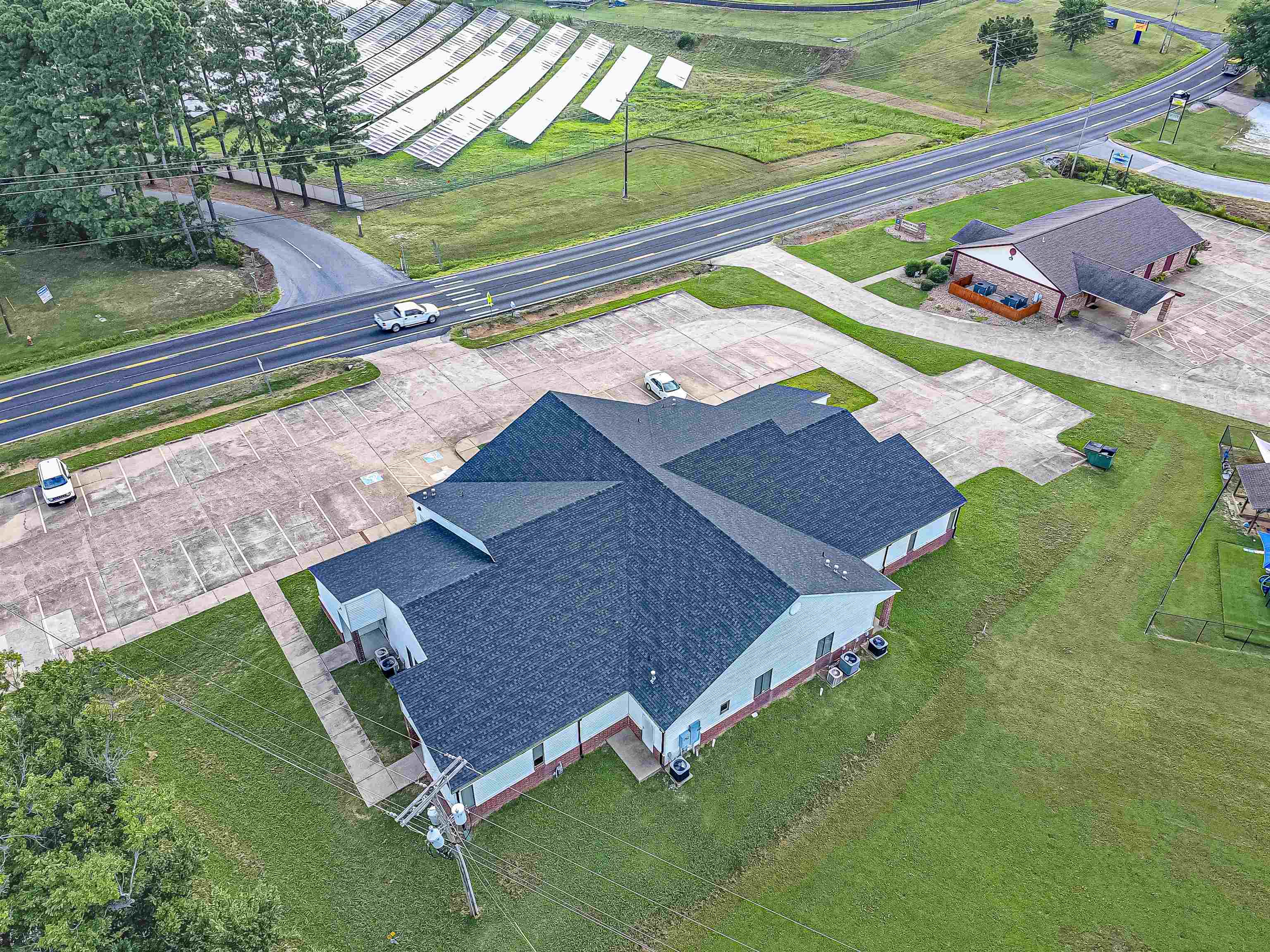 1821 E Main  Mountain View, AR