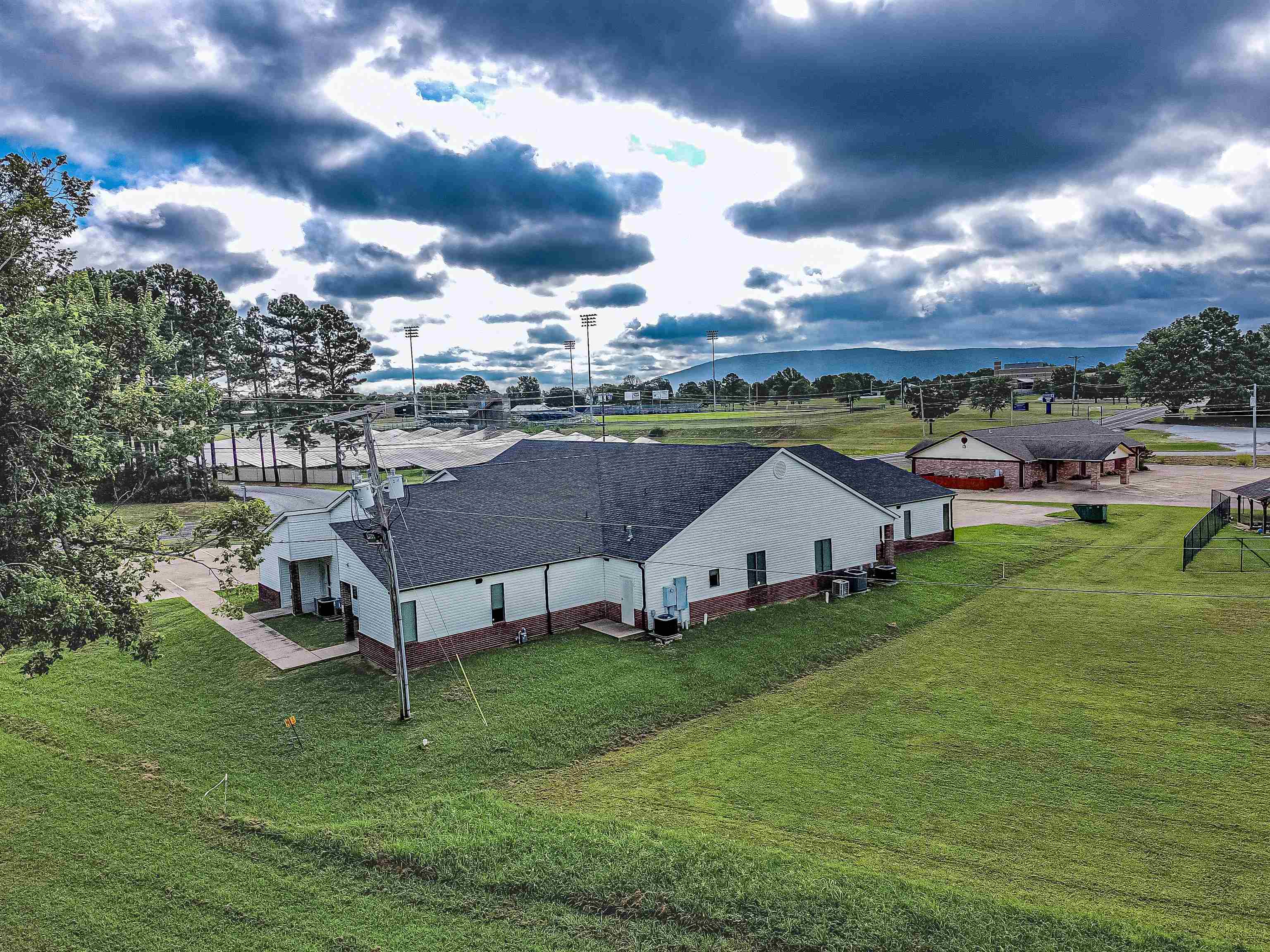 1821 E Main  Mountain View, AR